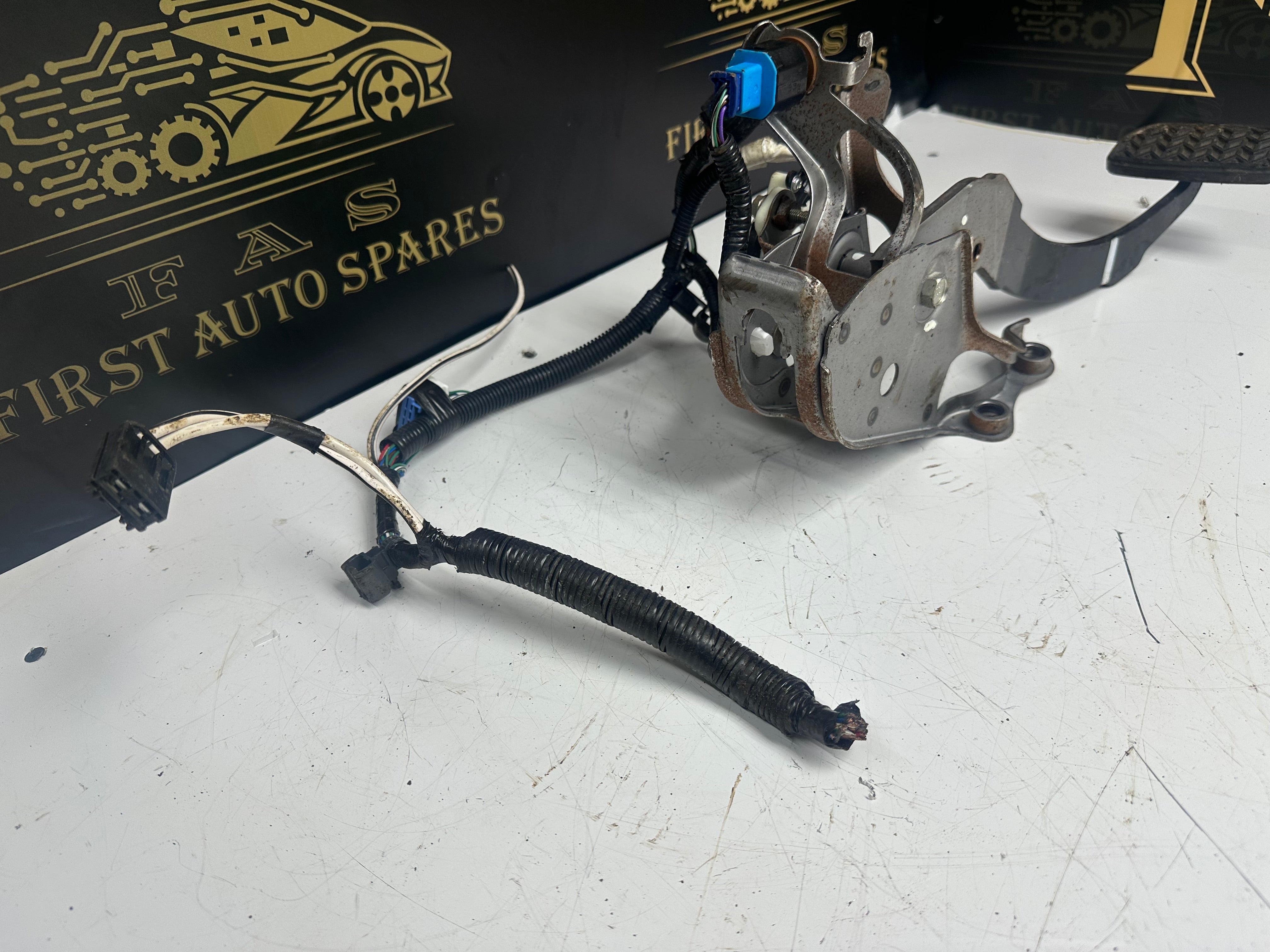 Toyota Yaris Hybrid Brake Pedal (89510-33020) (47121-52010)