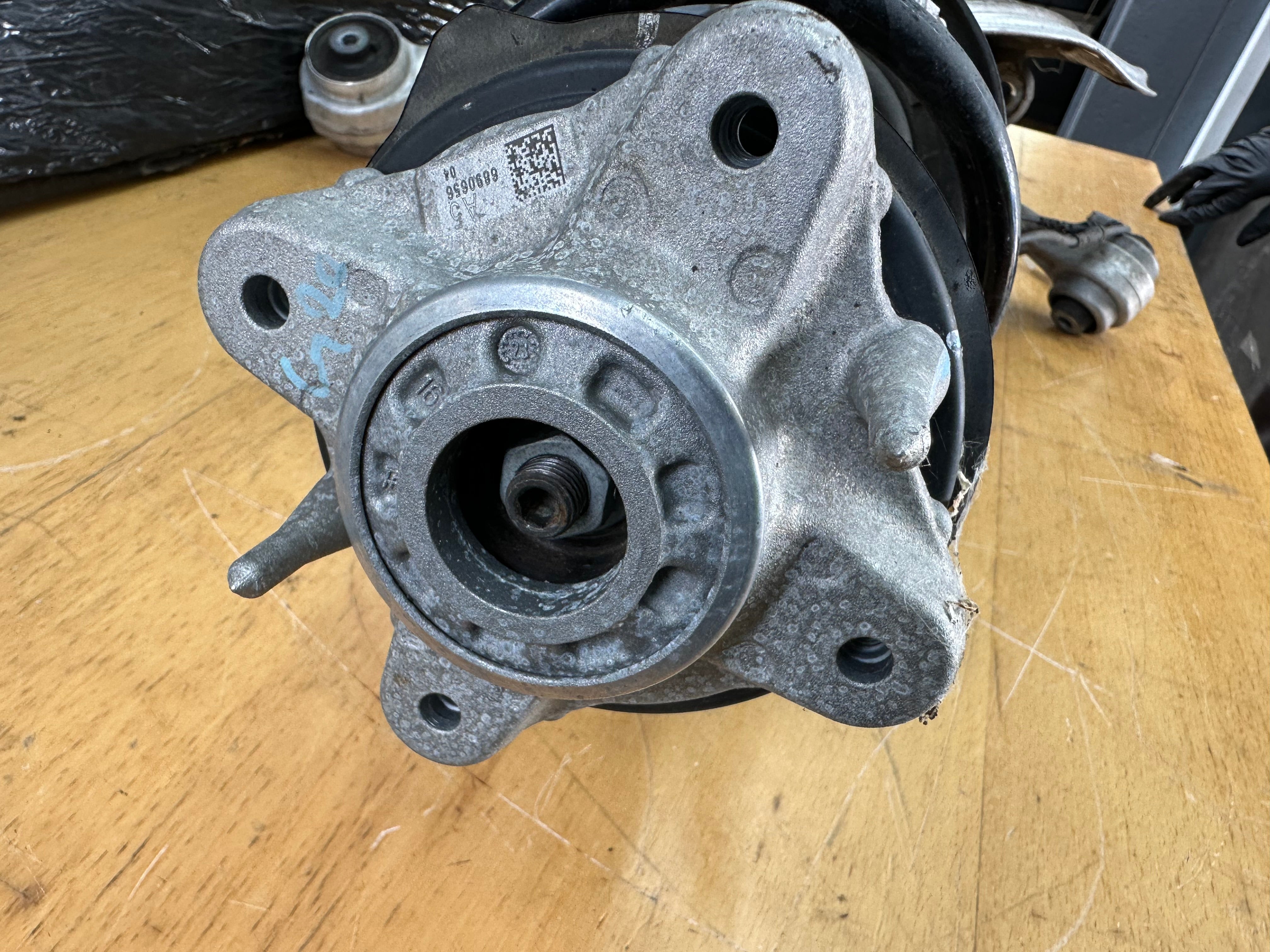 BMW 3 2019–24 Left Side Front Suspension Leg Complete M Sport (6891169 / 10817611)