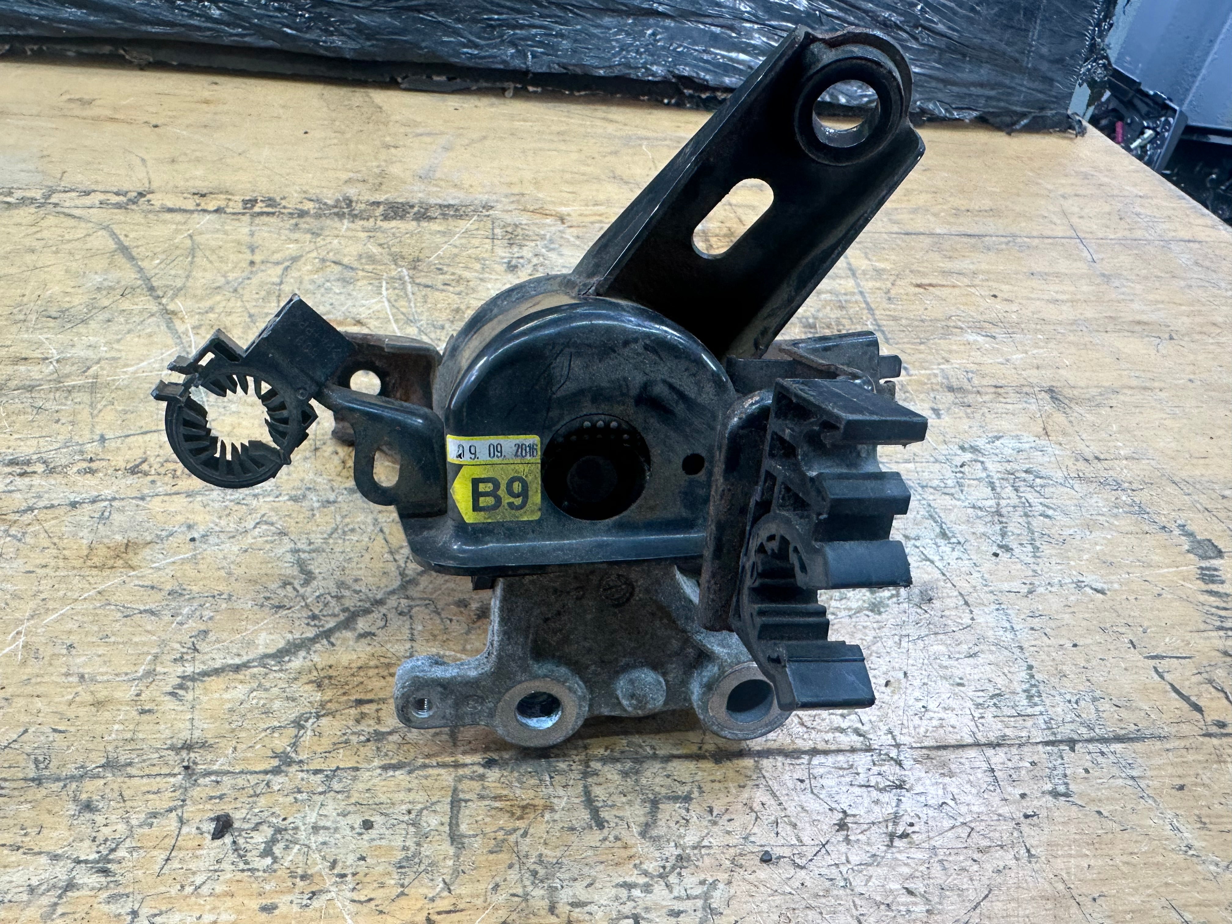 Toyota Auris 2016 Hybrid Engine Support Mount