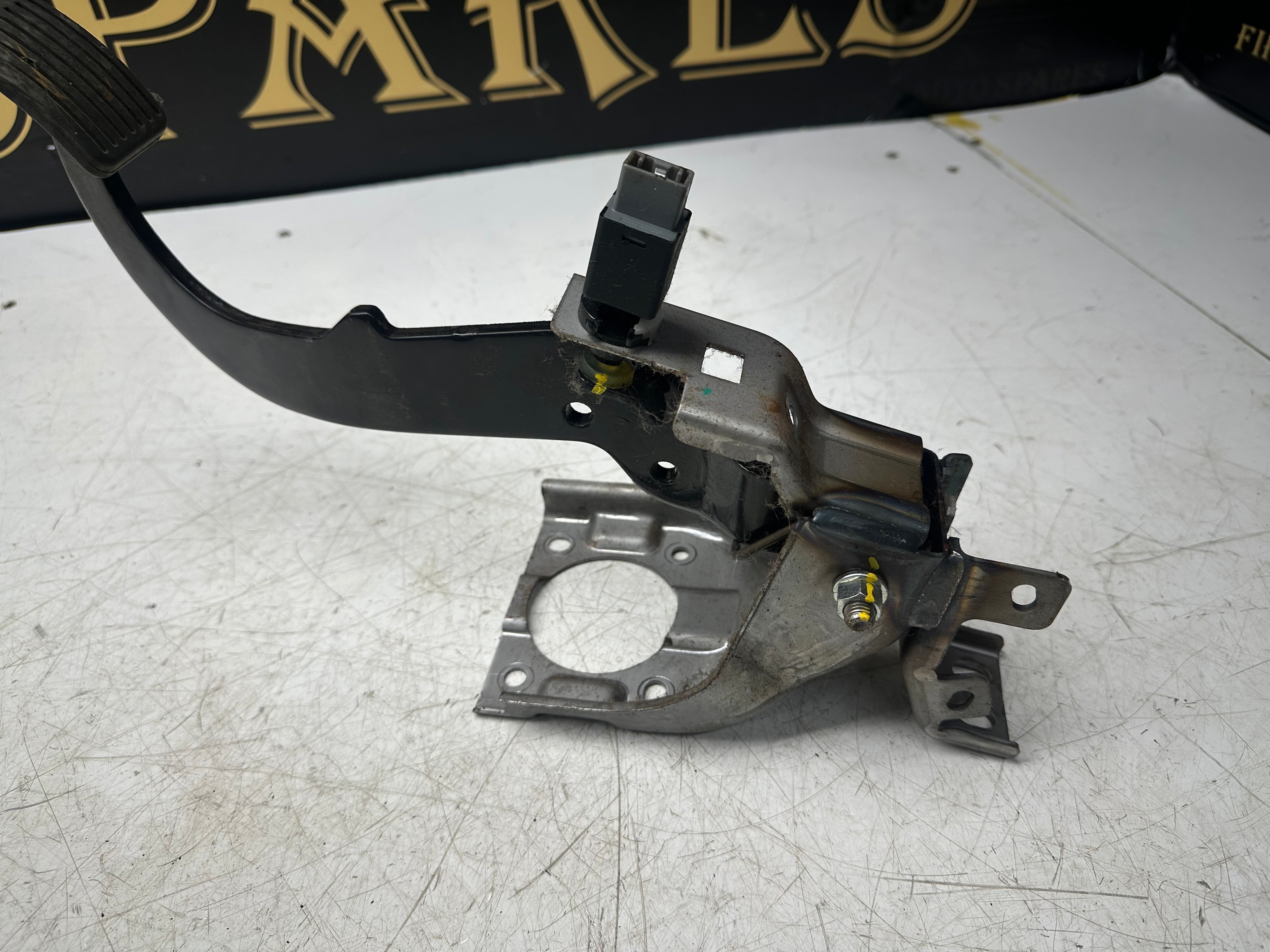 Hyundai i10 2014–2021 Brake Pedal Box 4 Pin (32800-B9900)