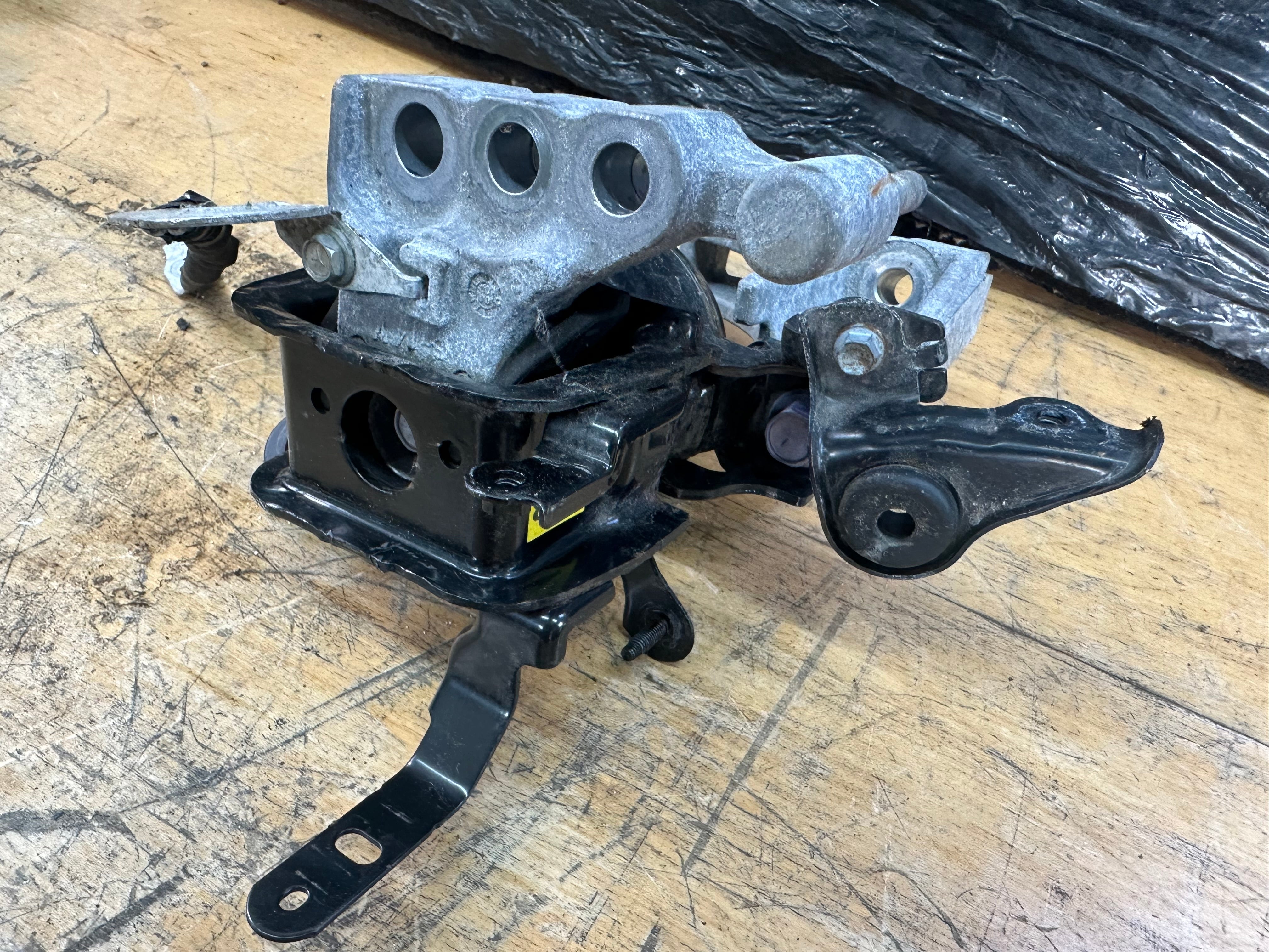 Toyota RAV4 (XA50) 2022 2.5 Hybrid Right Driver's Side Engine Mount (12305-25040)