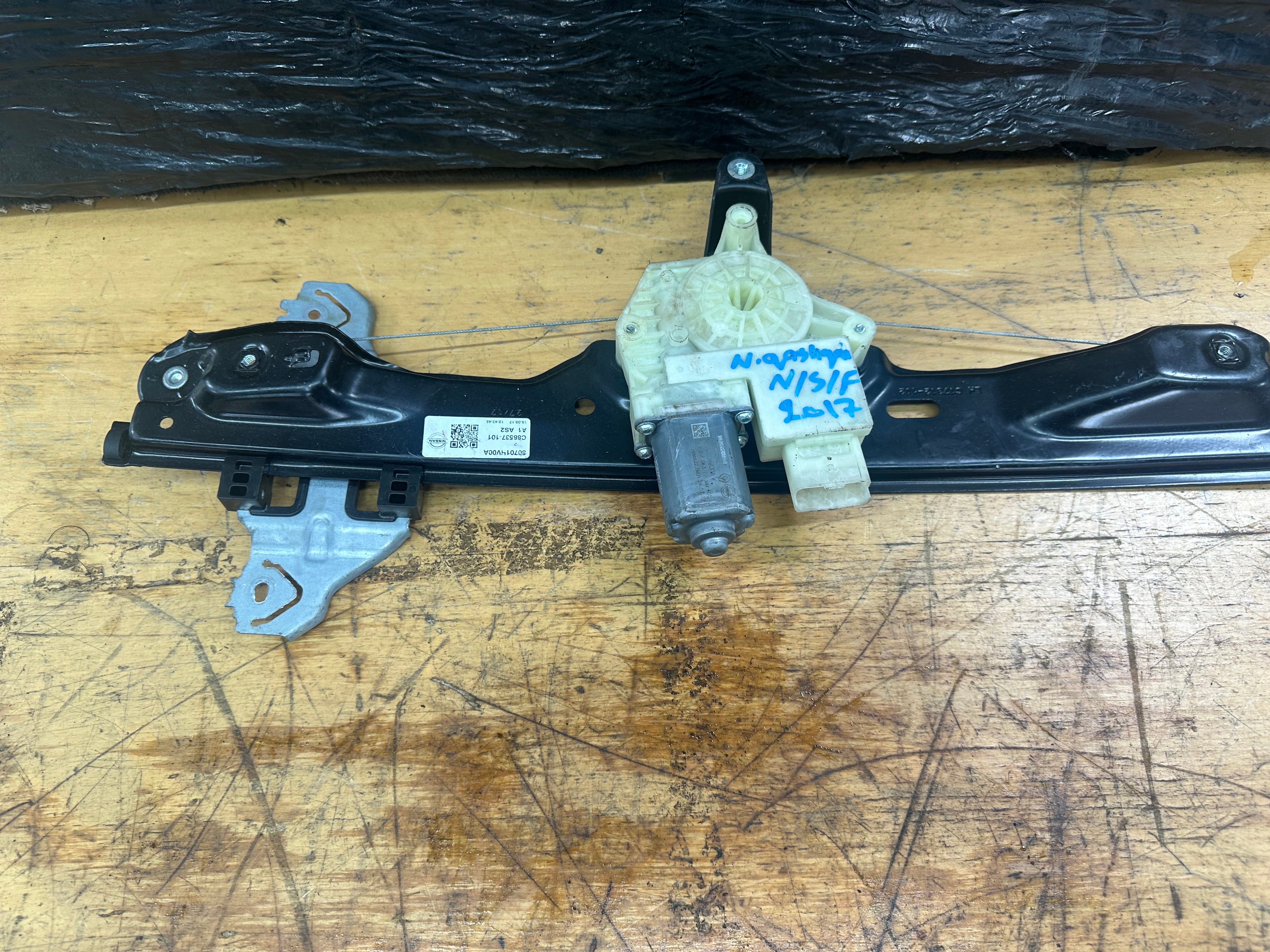 Nissan Qashqai J11 2018 Front Left N/S/F Window Regulator (80701 HV00A) (C82896-101)