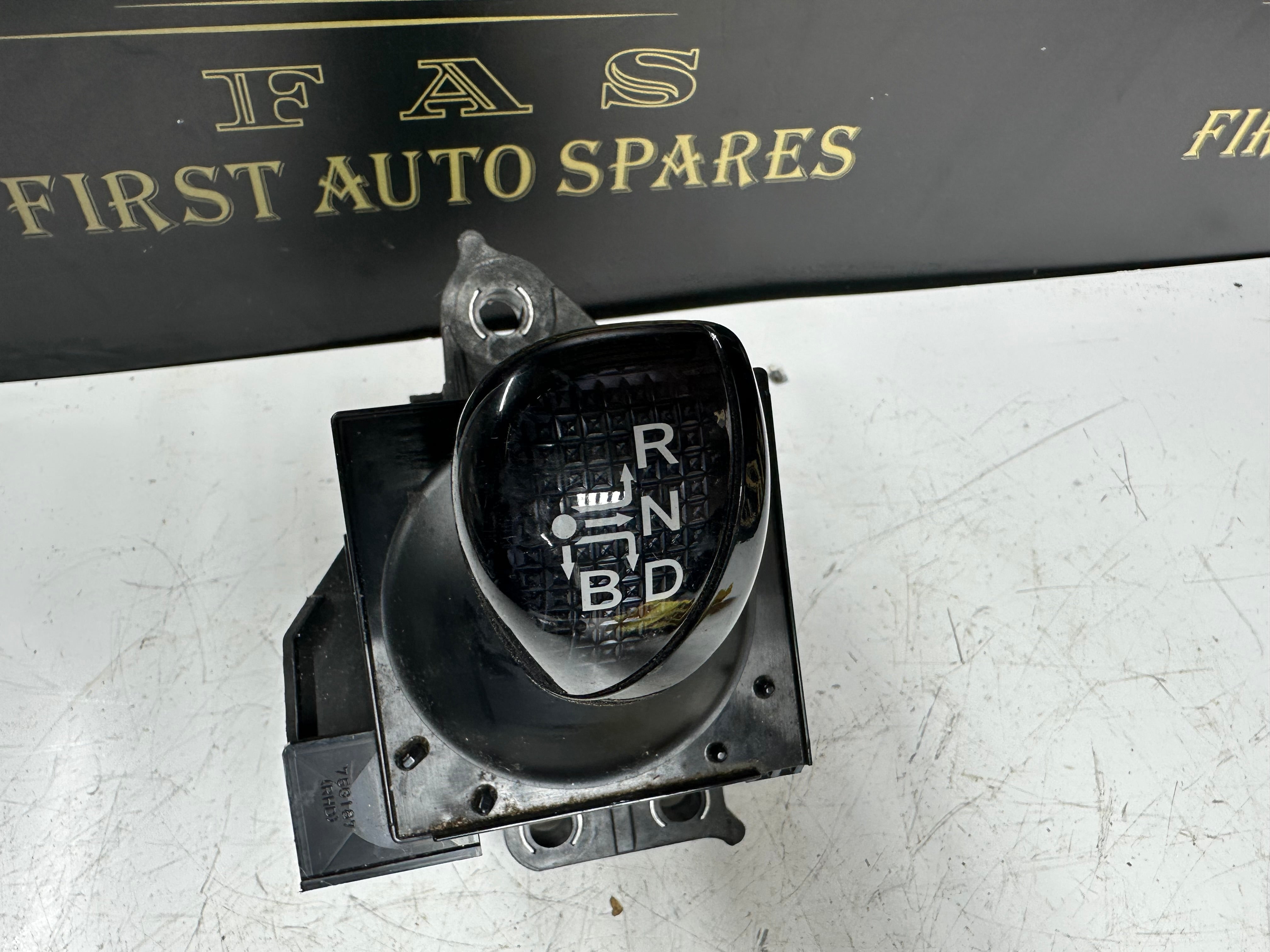 Toyota Auris 2015 Automatic Gear Selector (75C582-RHD) (>PA66-GF3<) (75G187)