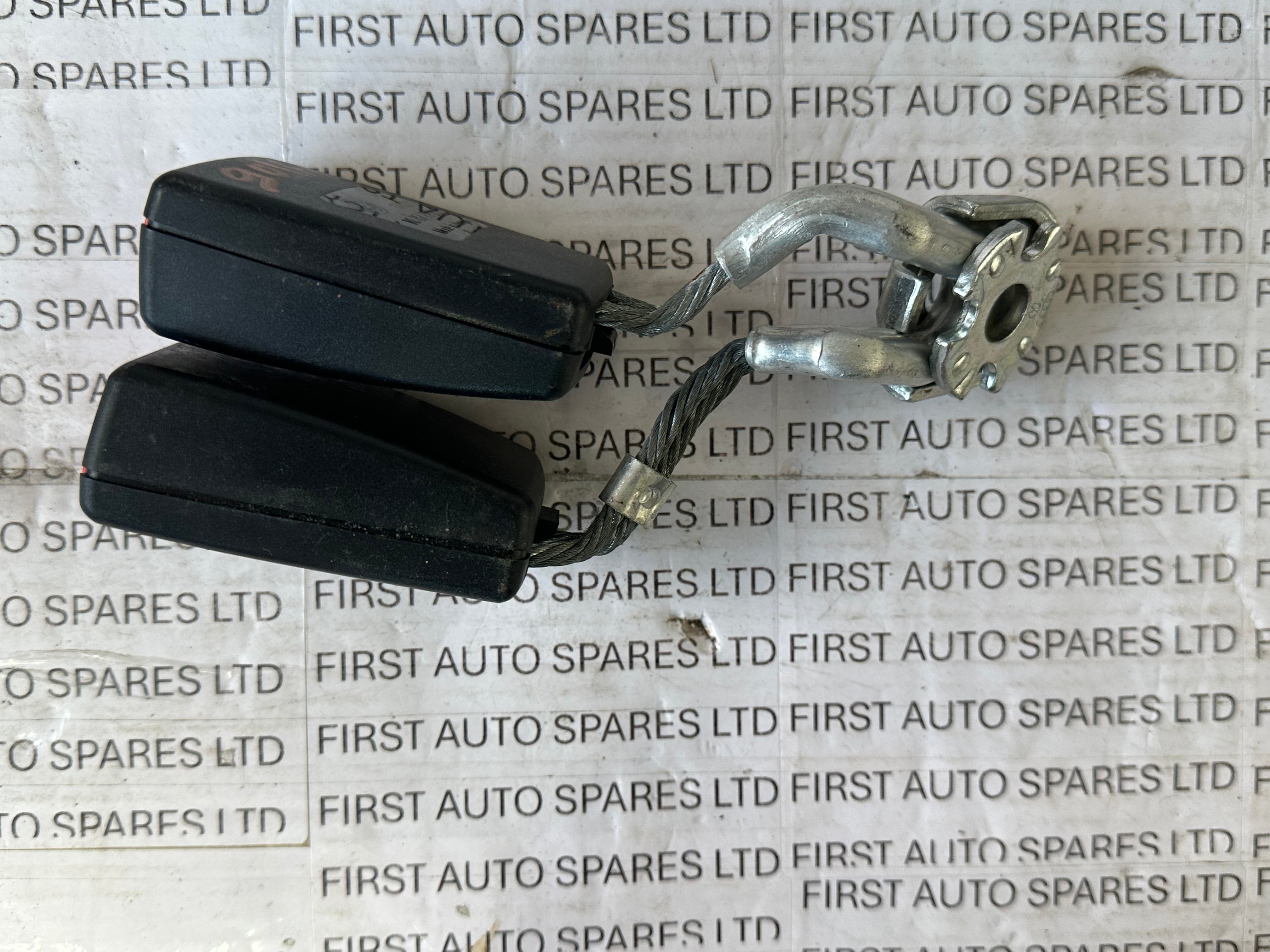 Volkswagen Golf 2012 Rear Twin Seat Belt Buckle (1K0857739M)