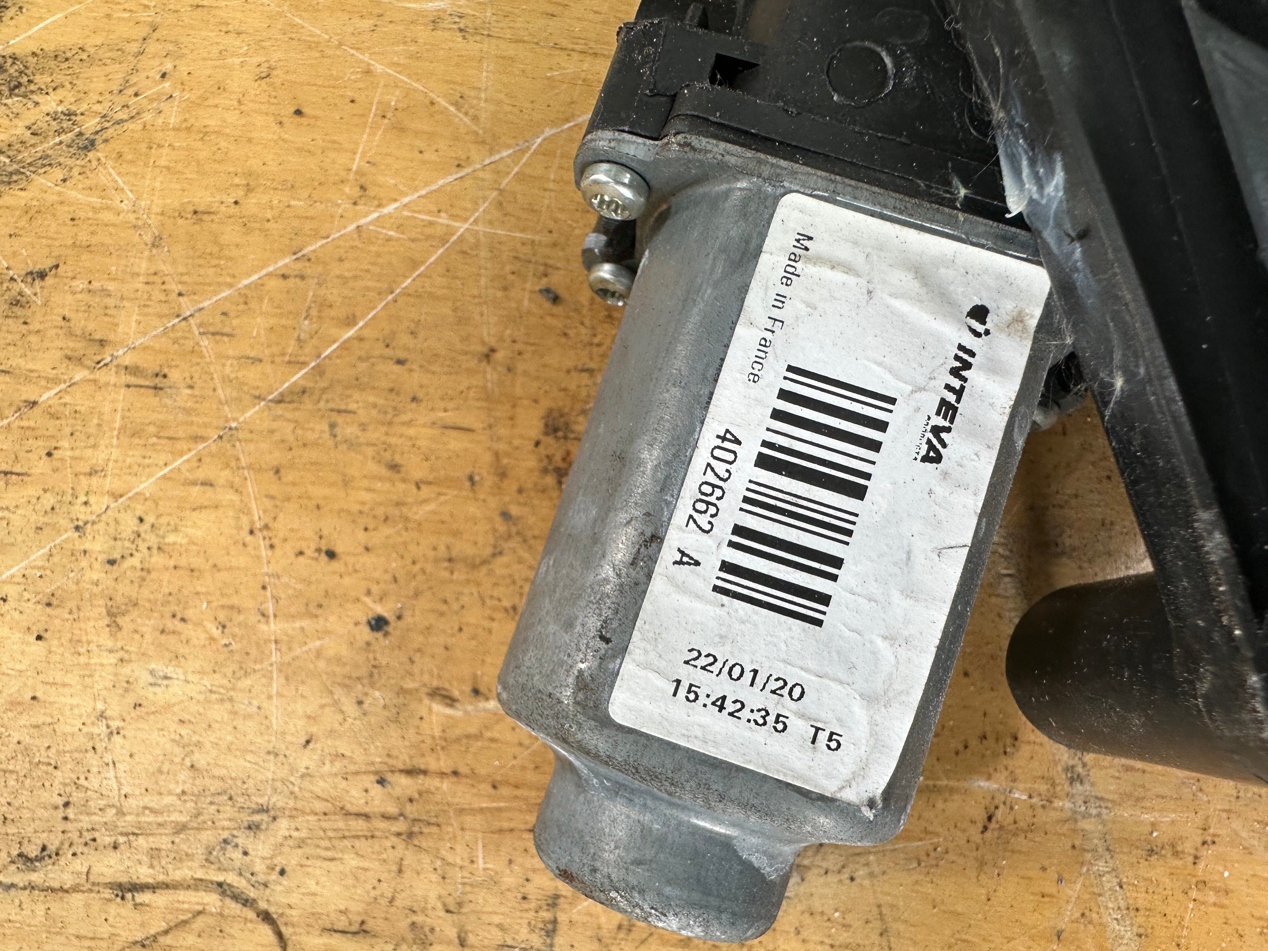 Peugeot 108 2018 Driver’s Right Front Window Regulator (402662A)