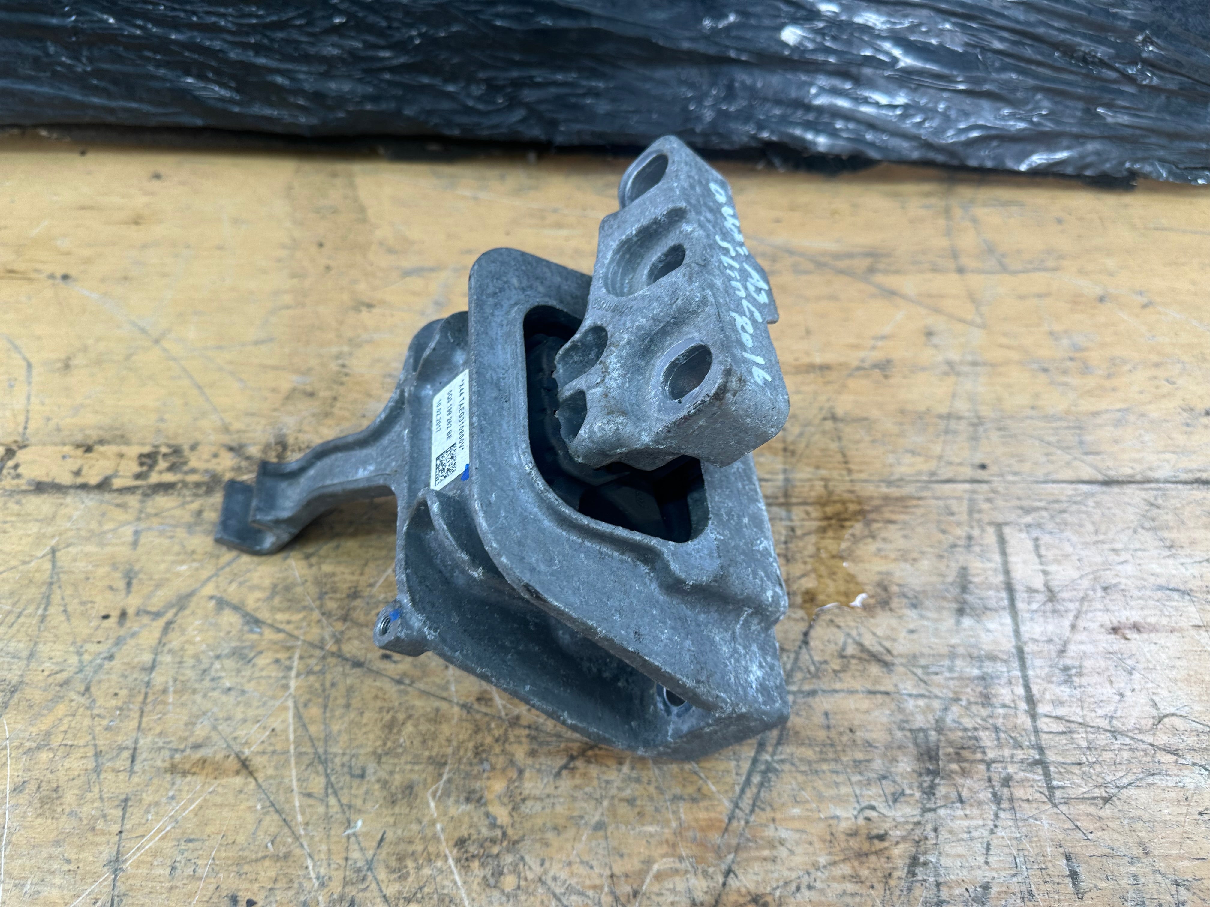 Audi A3 S line 2017 / VW Golf Mk7 2017 Right O/S Drivers Engine Mount (5Q0 199 262 BE)