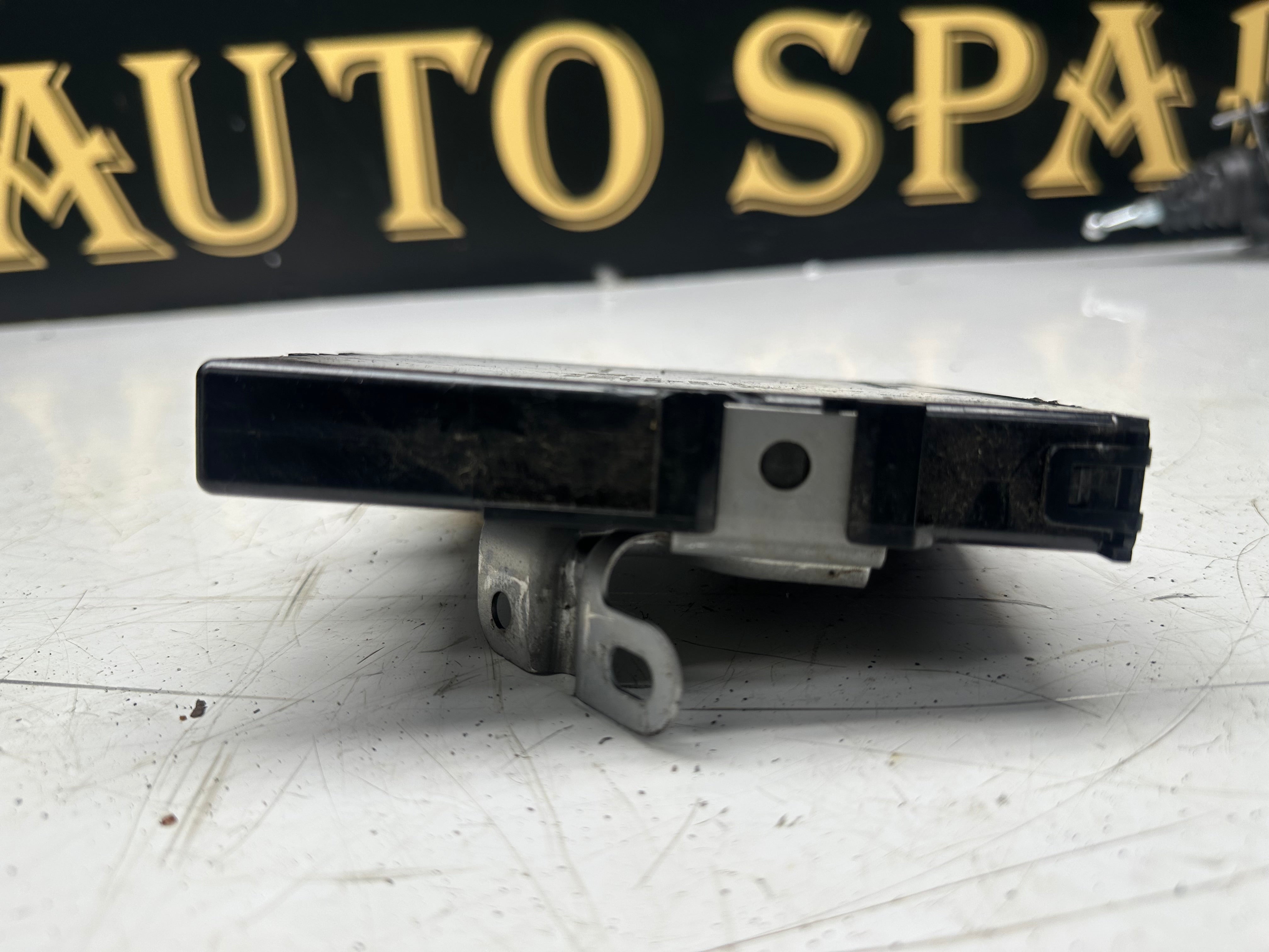 Toyota C-HR 2016–2023 Smart Key Keyless Go ECU Module (89990-F4040)