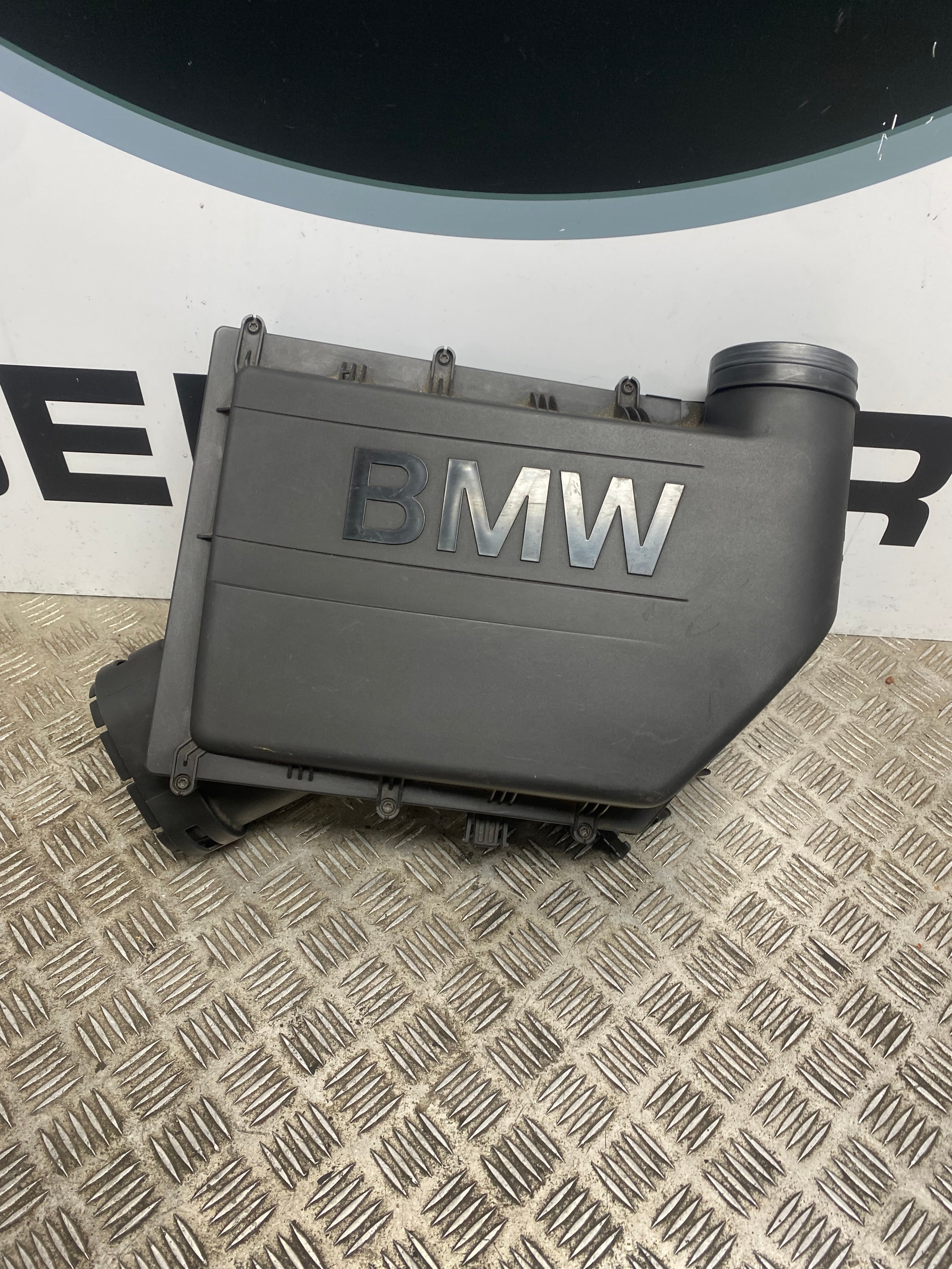 BMW 5 Series F07 / F10 / F11 / 6 Series F13 / X3 F25 N55 Air Filter Box Intake Silencer Housing (7583725) – 2009–2018