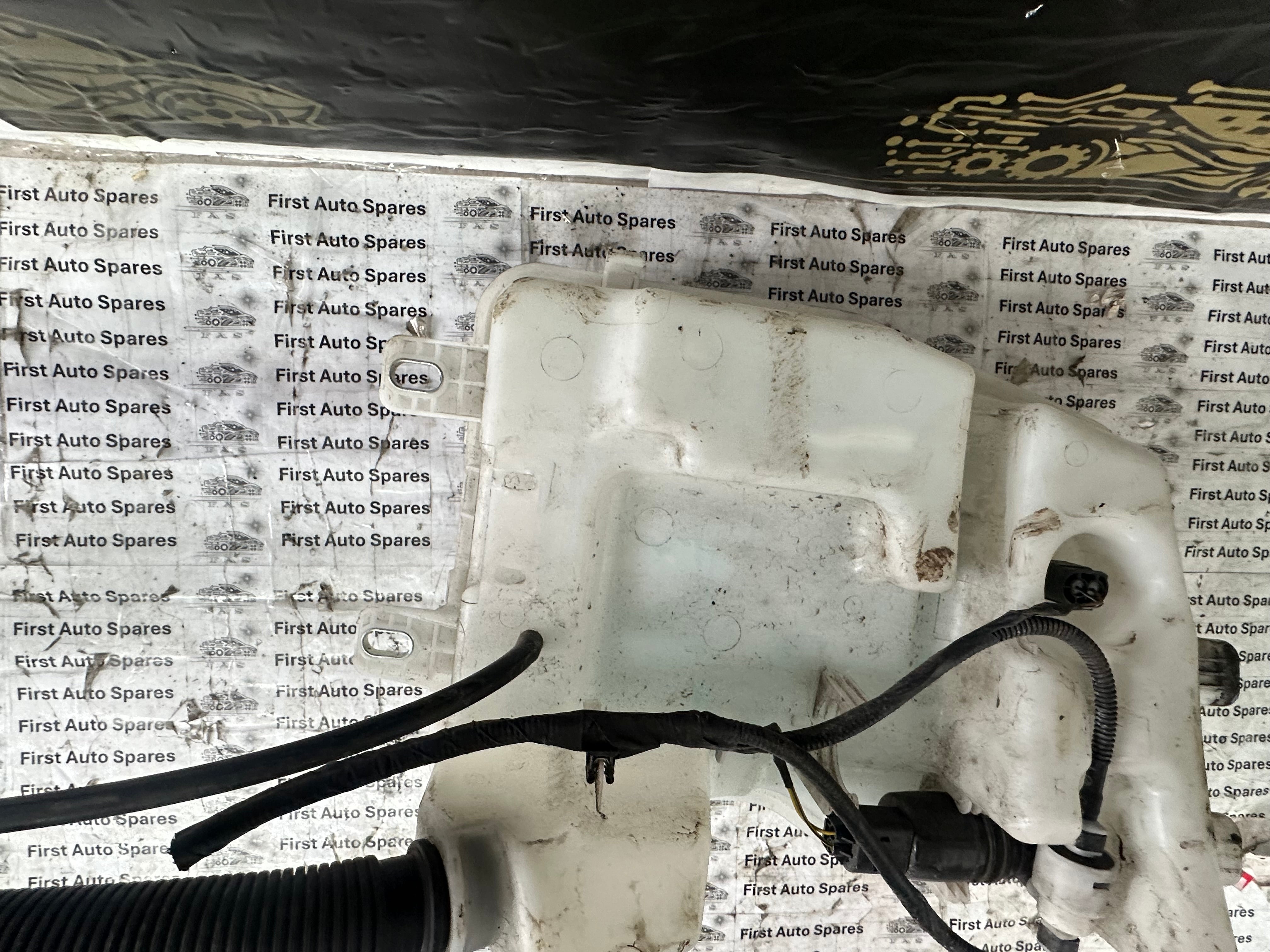BMW X1 X2 Series F48 F39 Windscreen Washer Bottle Tank (7331418) (7331418-11)