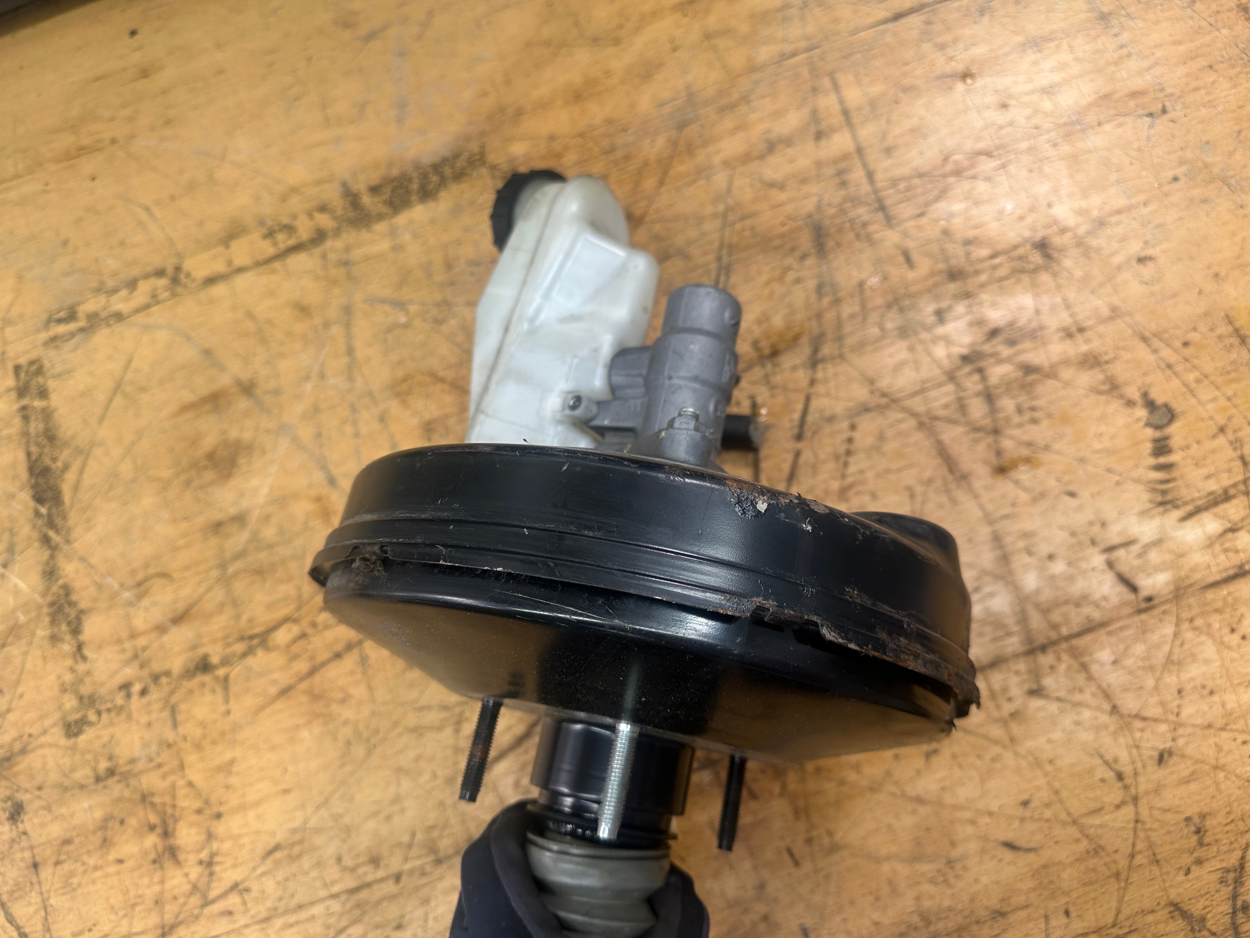 Toyota Yaris 2012–2020 Brake Servo & Master Cylinder 1.3 Petrol (47200-0D560)