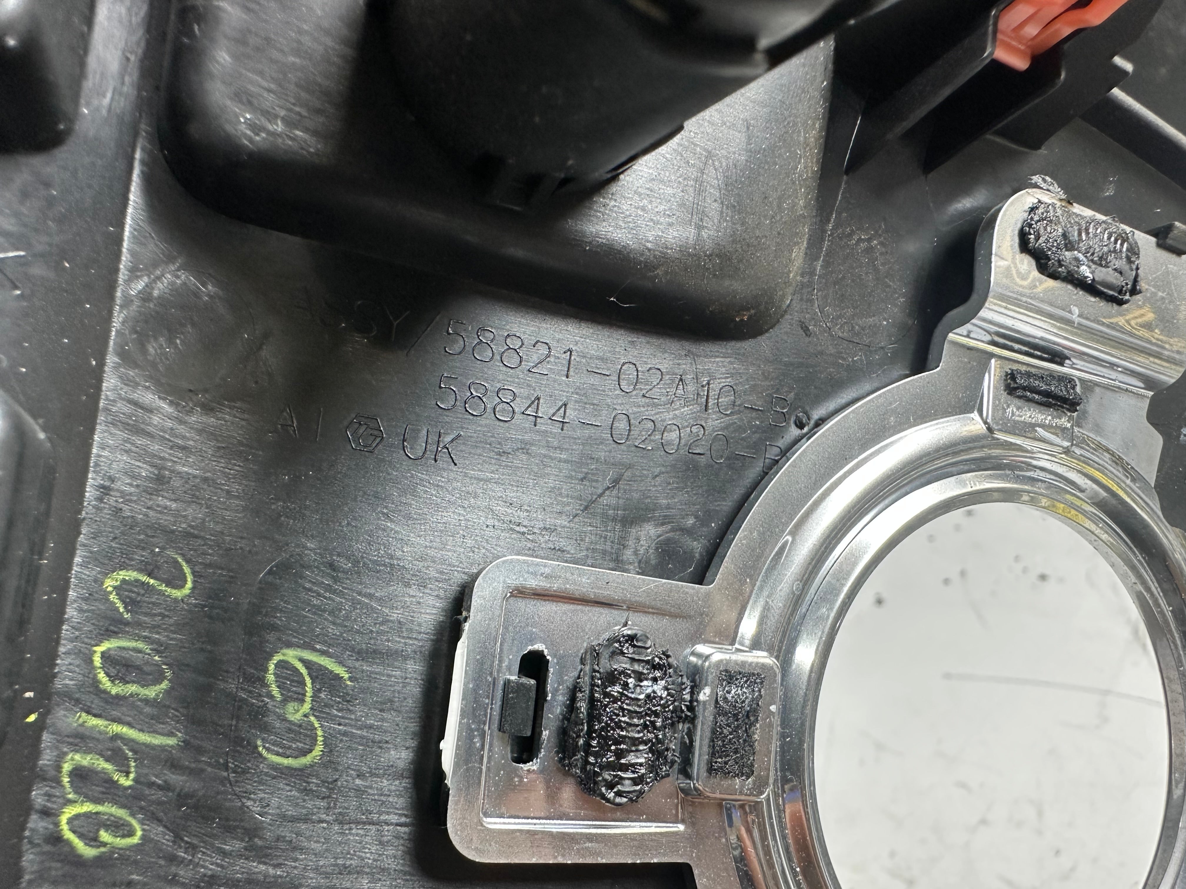 Toyota Auris 2015 1.8 Hybrid Excel Dash Plug Socket Trim (58821-02A10-B) (58844-02020-B)