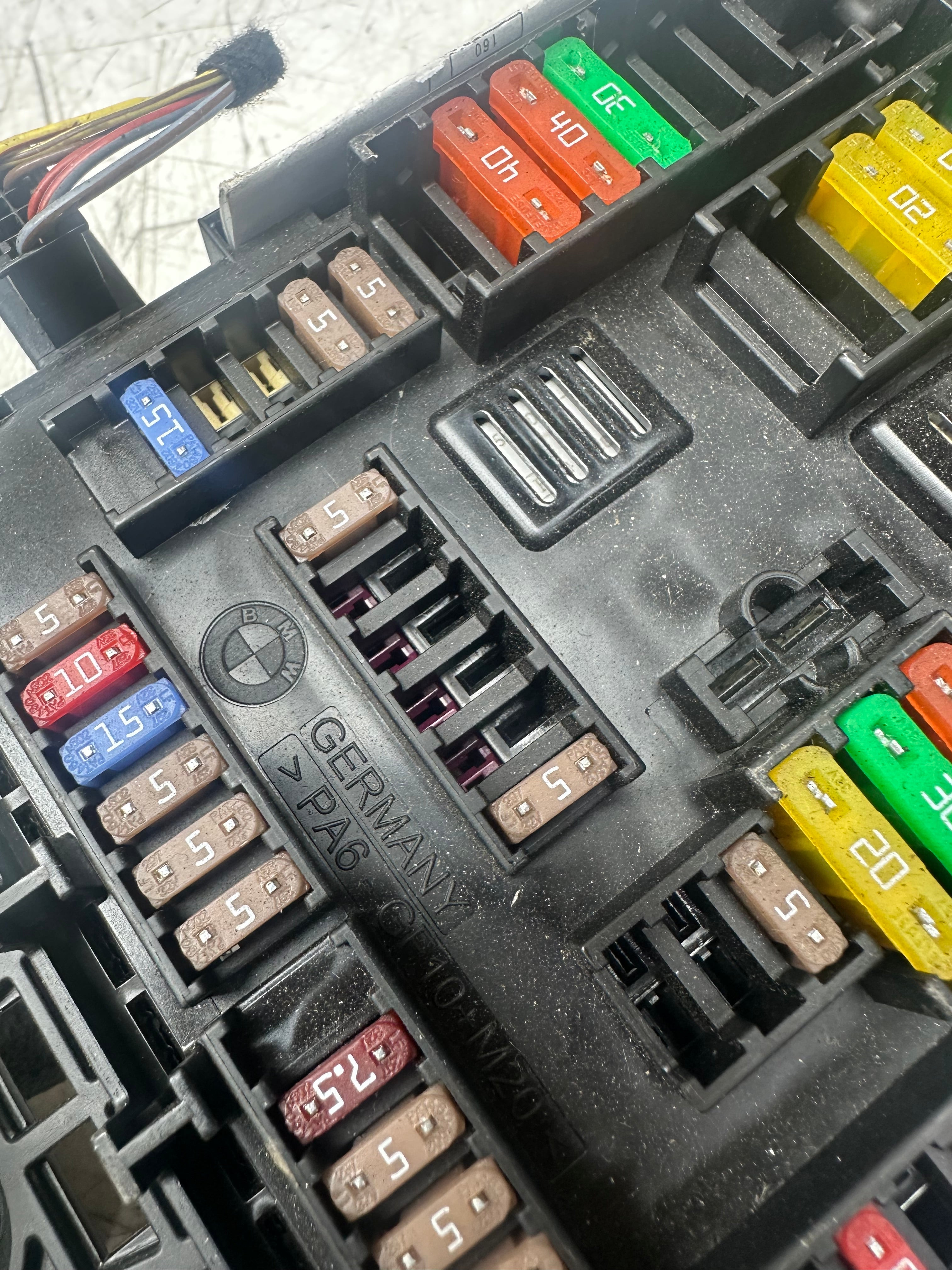 BMW 3 Series F30 LCI Fuse Box Module 9389070 – 2017–2019