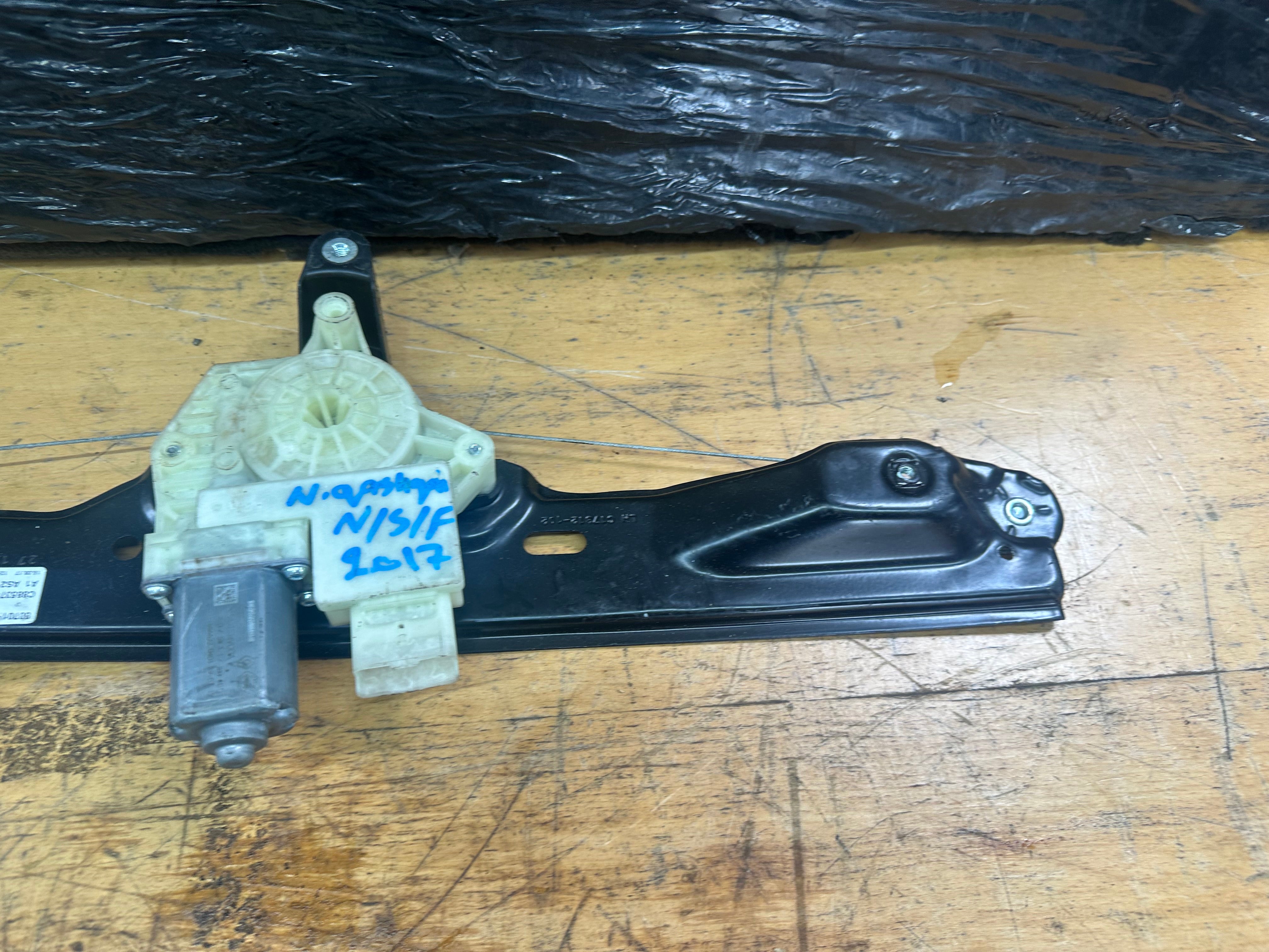 Nissan Qashqai J11 2018 Front Left N/S/F Window Regulator (80701 HV00A) (C82896-101)