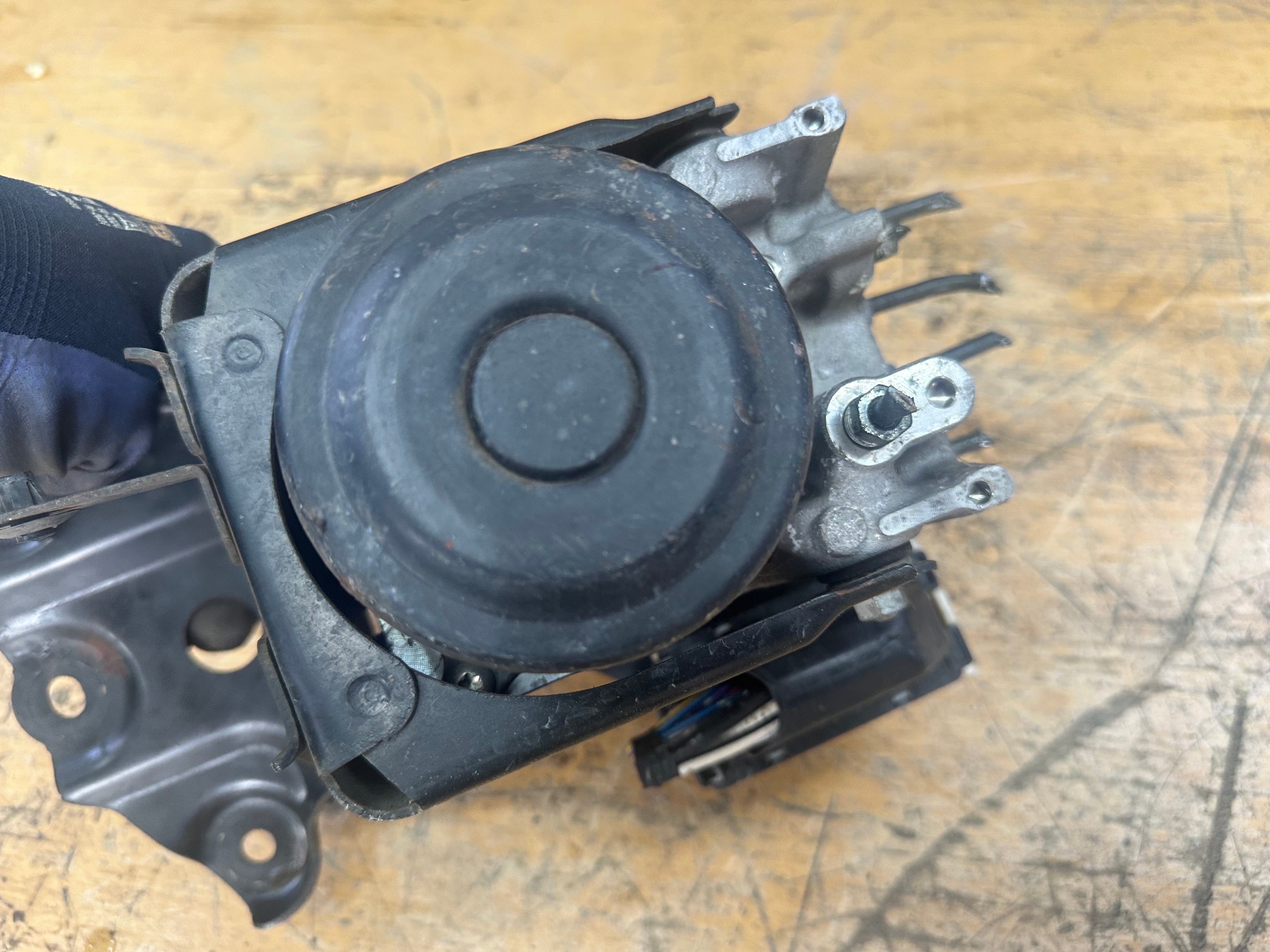 Toyota RAV4 2005-2010 2.2 Diesel Hydraulic ABS Brake Pump (44540-42100)