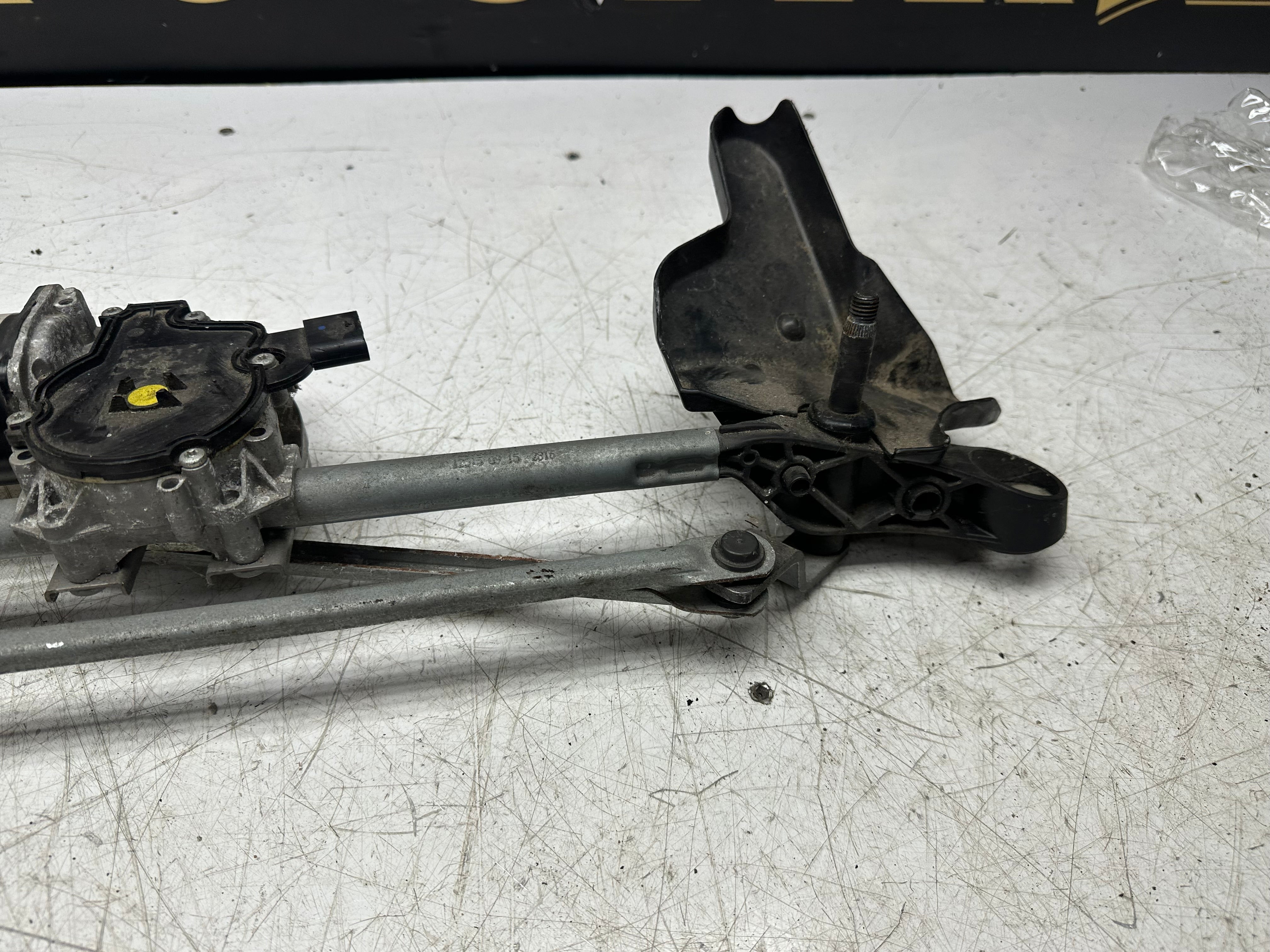 BMW 1 Series F21 Front Wiper Motor & Linkage (7267504 03)