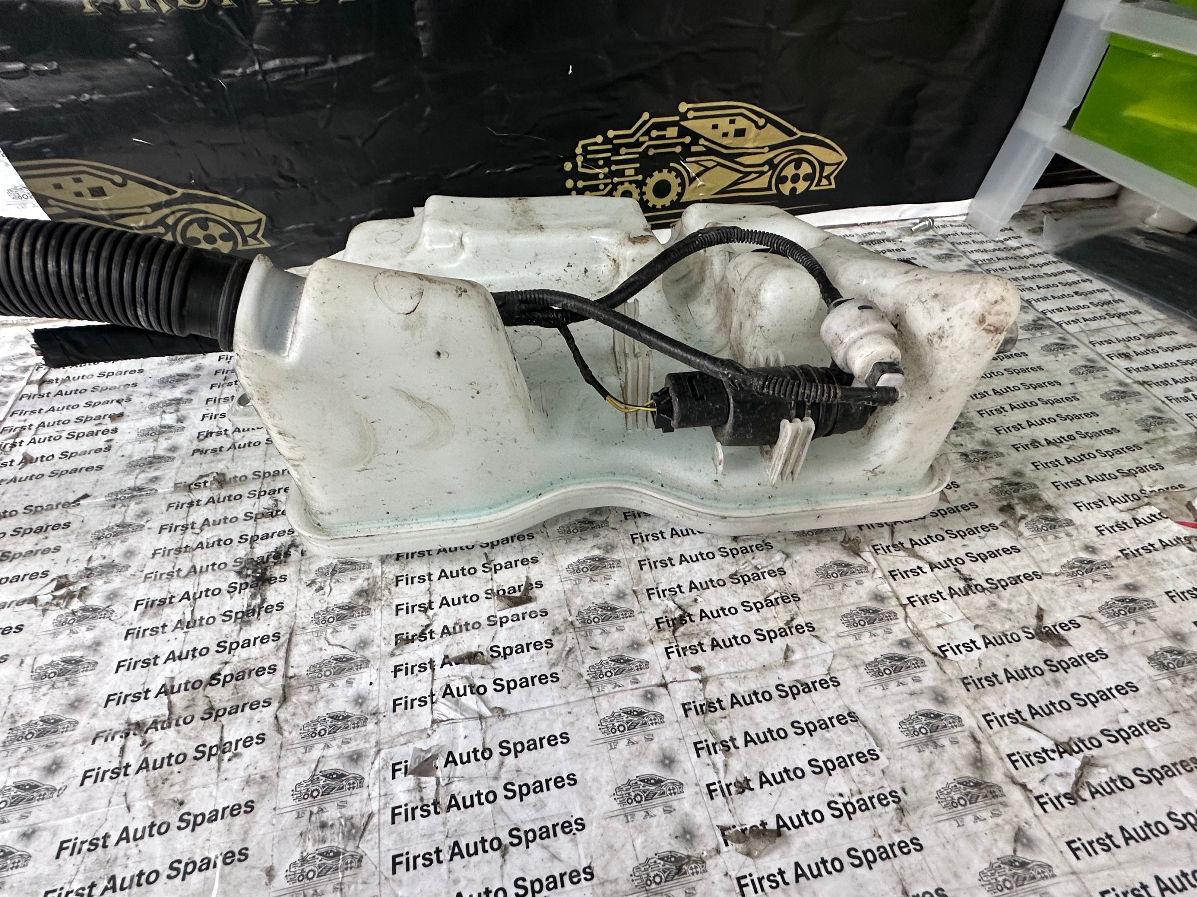 BMW X1 X2 Series F48 F39 Windscreen Washer Bottle Tank (7331418) (7331418-11)