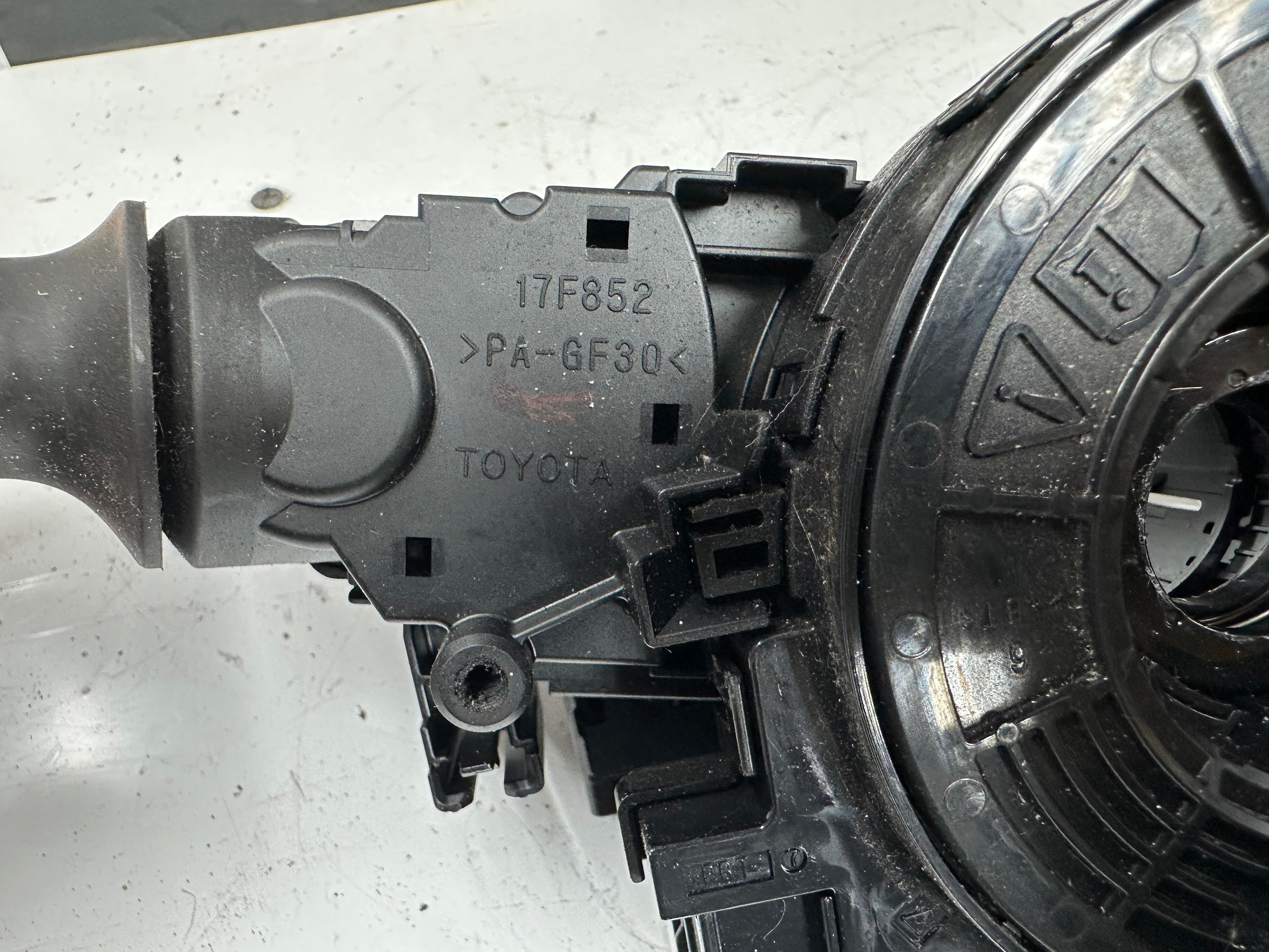 Toyota Auris 2016 Clock spring / Angle Sensor / Squib (89245-02060)