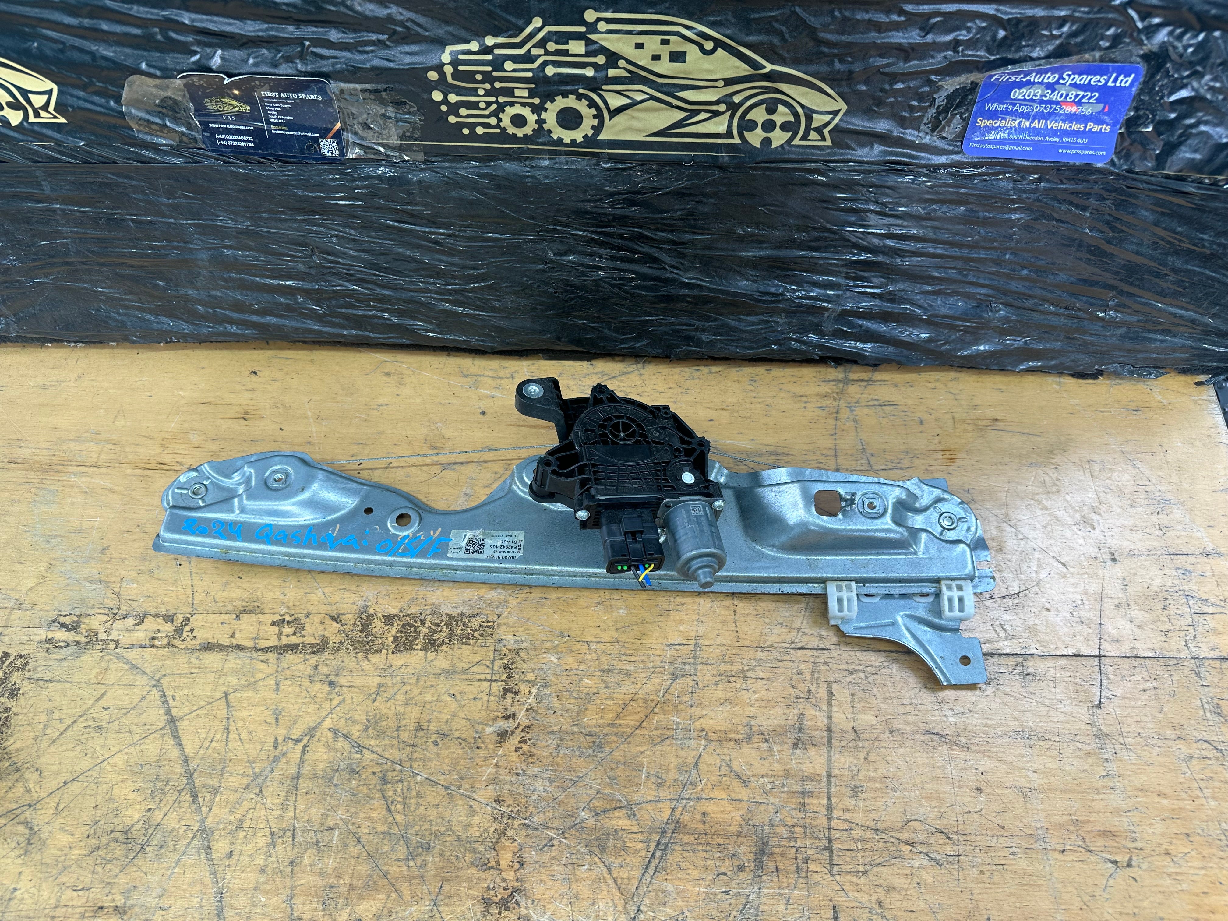 Nissan Qashqai 2021-2024 Front Right O/S/F Window Regulator (80700-6UA1B)