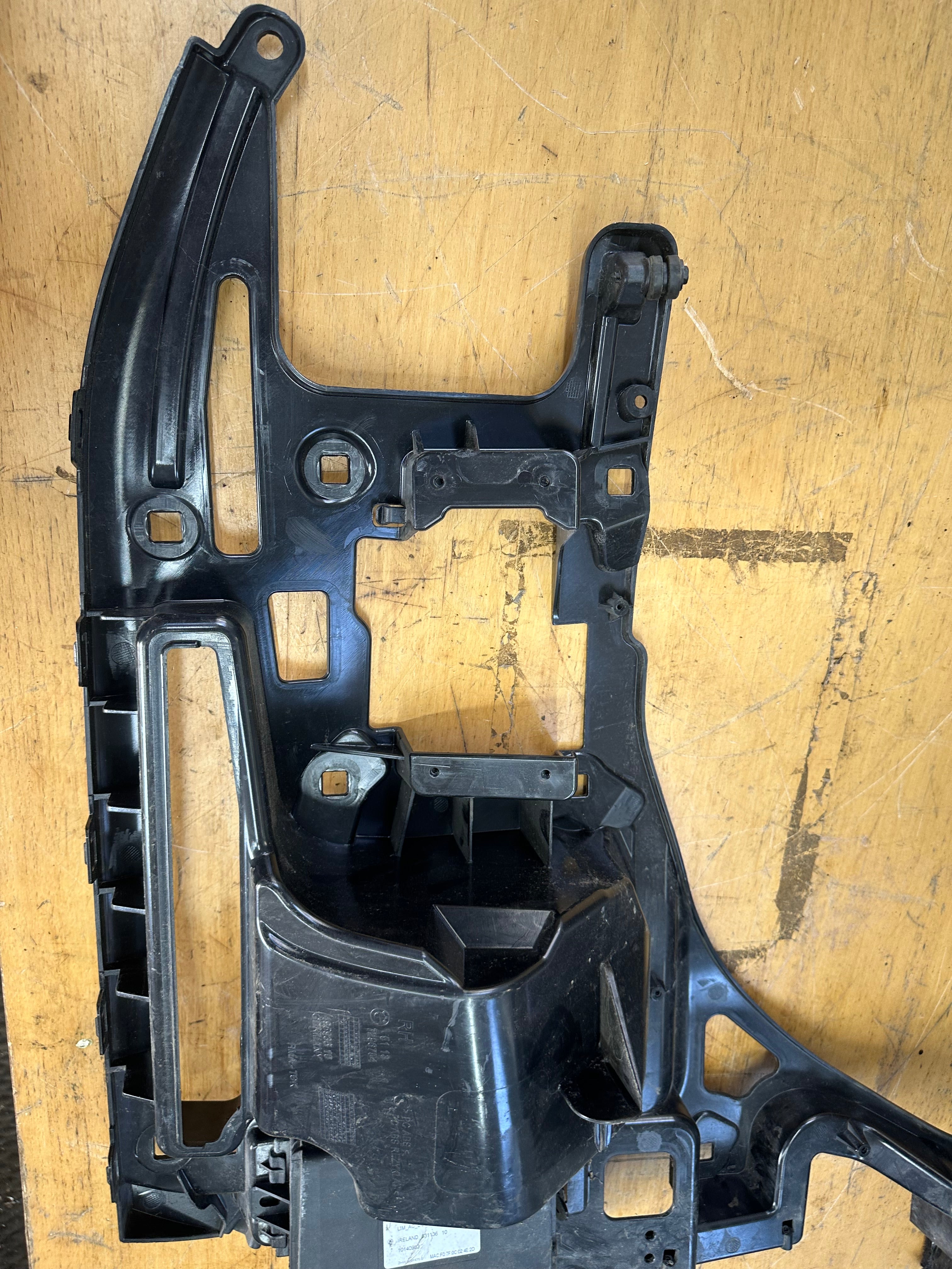 BMW i3 Panel Bracket Rear Right Support Panel Mounting (7296754)