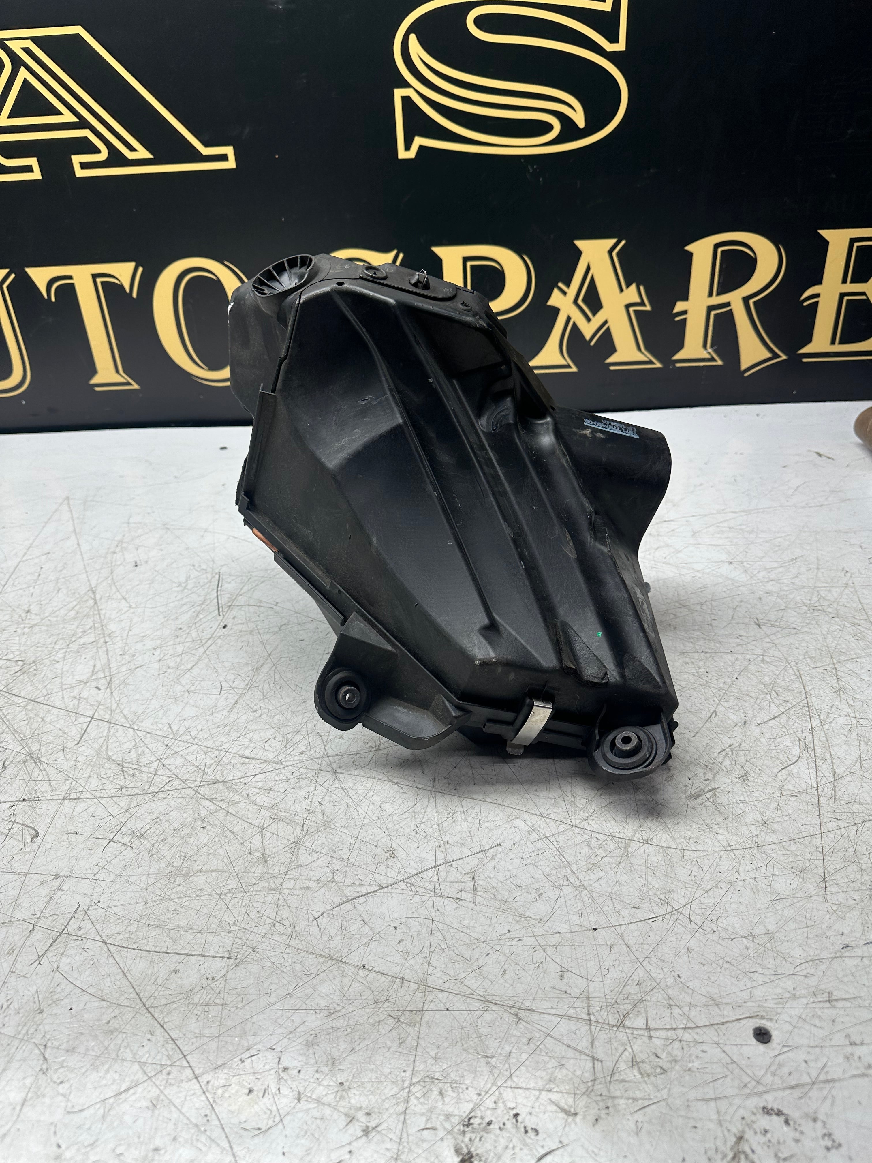 BMW 1 & 3 Series Air Filter Box Housing (2011–2019)(7797460 / 7797466 )