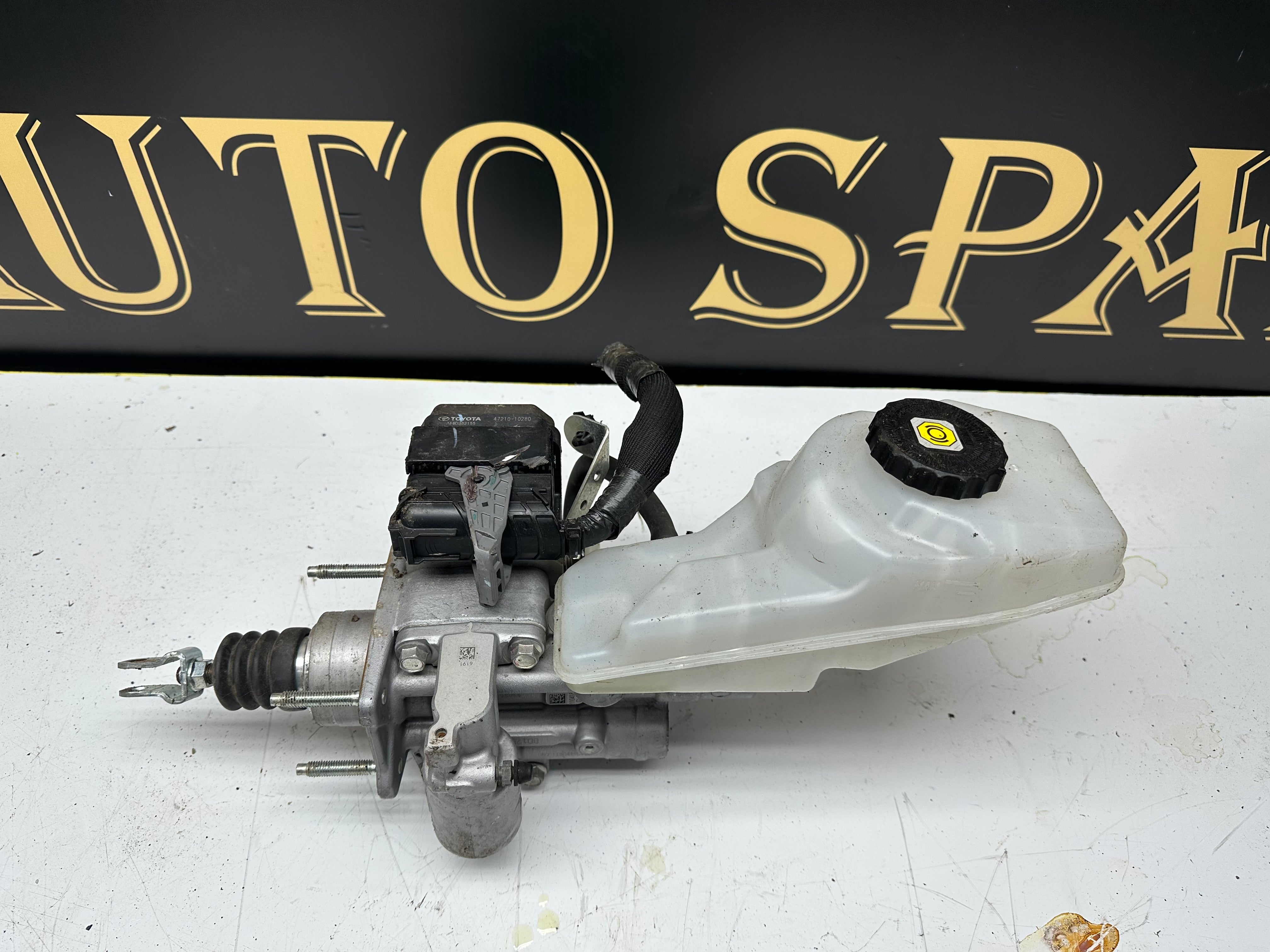 Toyota C-HR ABS Pump Brake Master Cylinder 1.8 Hybrid (47270-47040) (47210-10280)