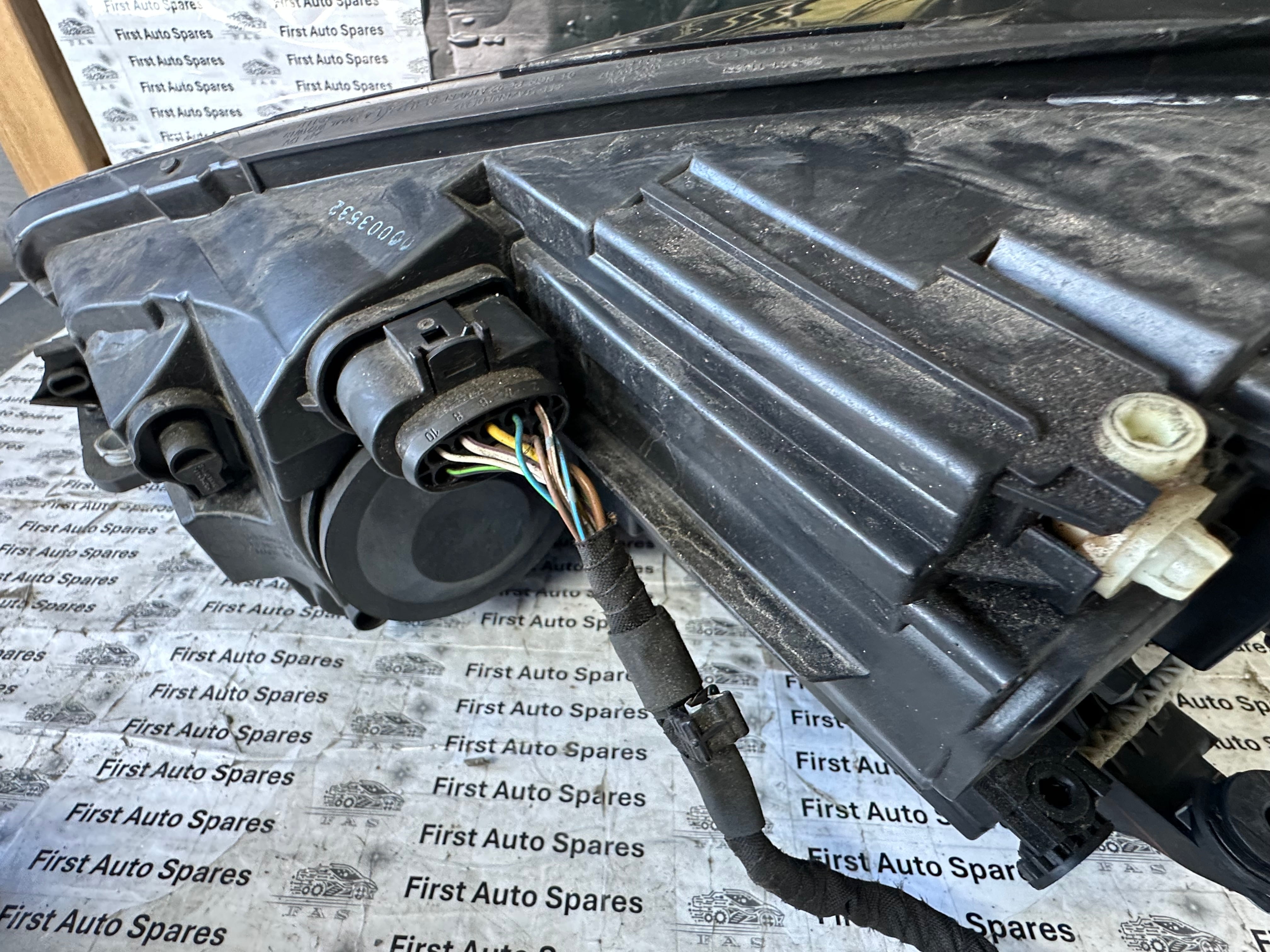 Volkswagen Golf MK7.5 (2013–2017) Right O/S Driver’s Halogen Headlight