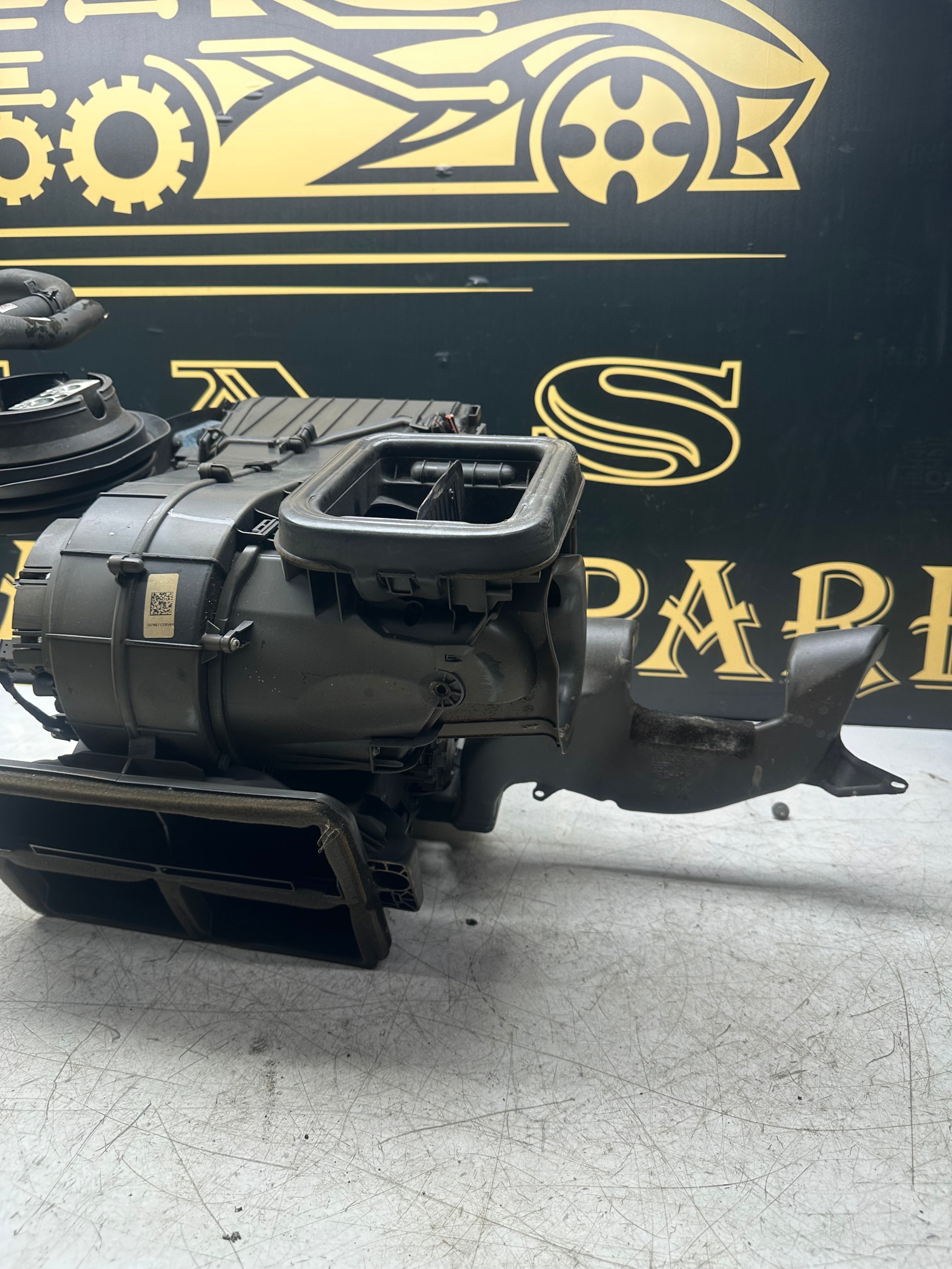BMW X1 F48 / MINI F60 Heater Box Unit with Blower Motor 9383118/9263409