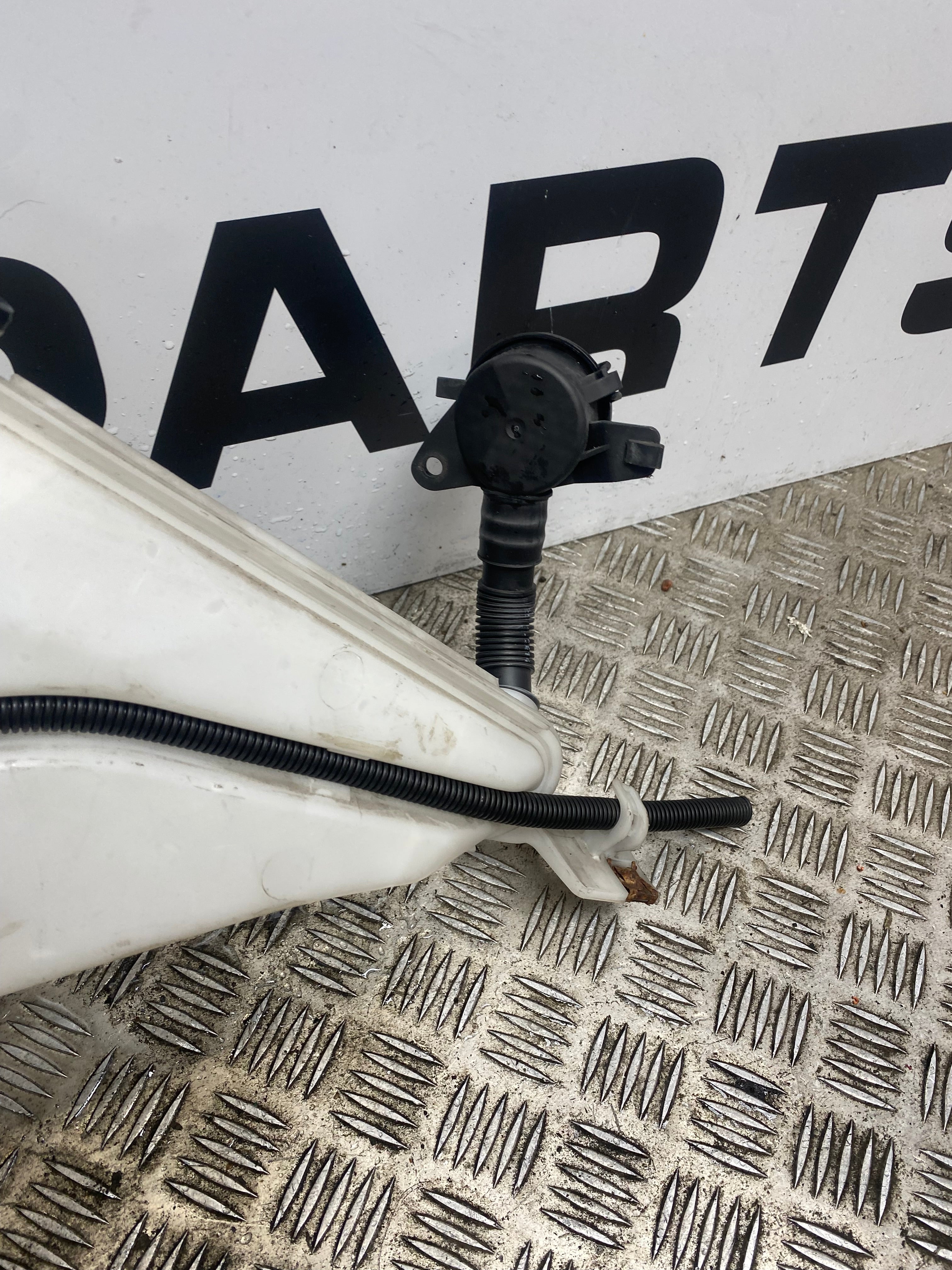BMW 4 Series F36 Windscreen Washer Bottle & Washer Pump 2014–2021 (7241679-13)