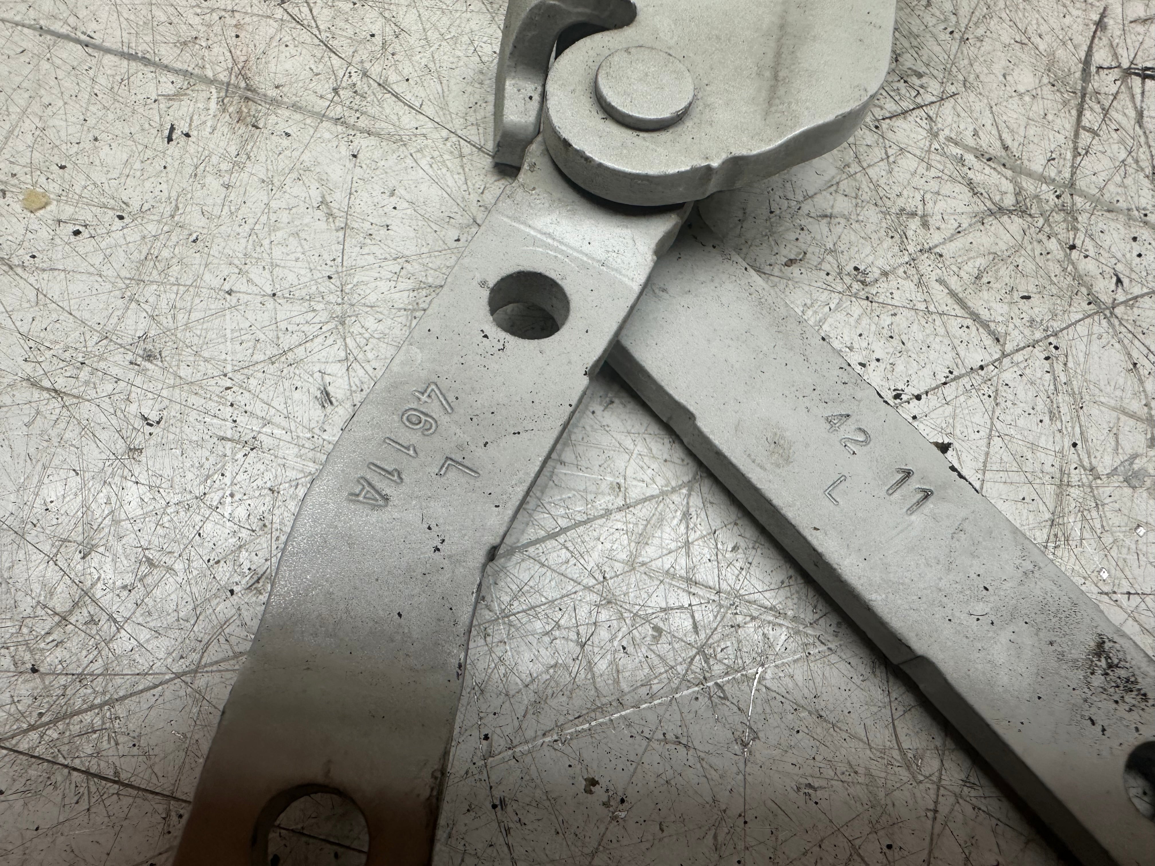 BMW 1 / 3 Series F20 F30 Pair Bonnet Hinges R&L (7239415) (7239416)