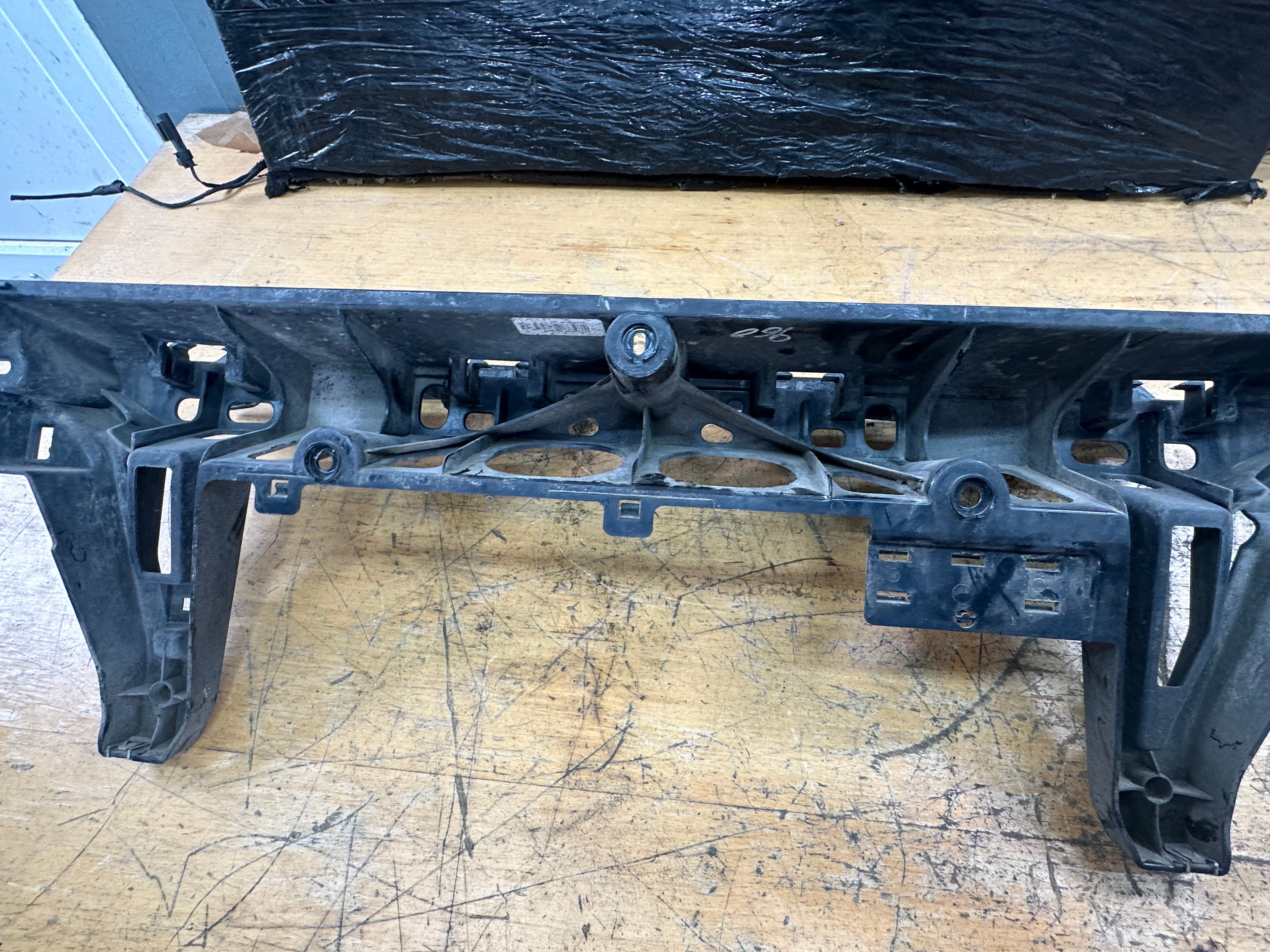 BMW X5 Series F15 Rear Bumper Centre Bracket Mount (7294391)