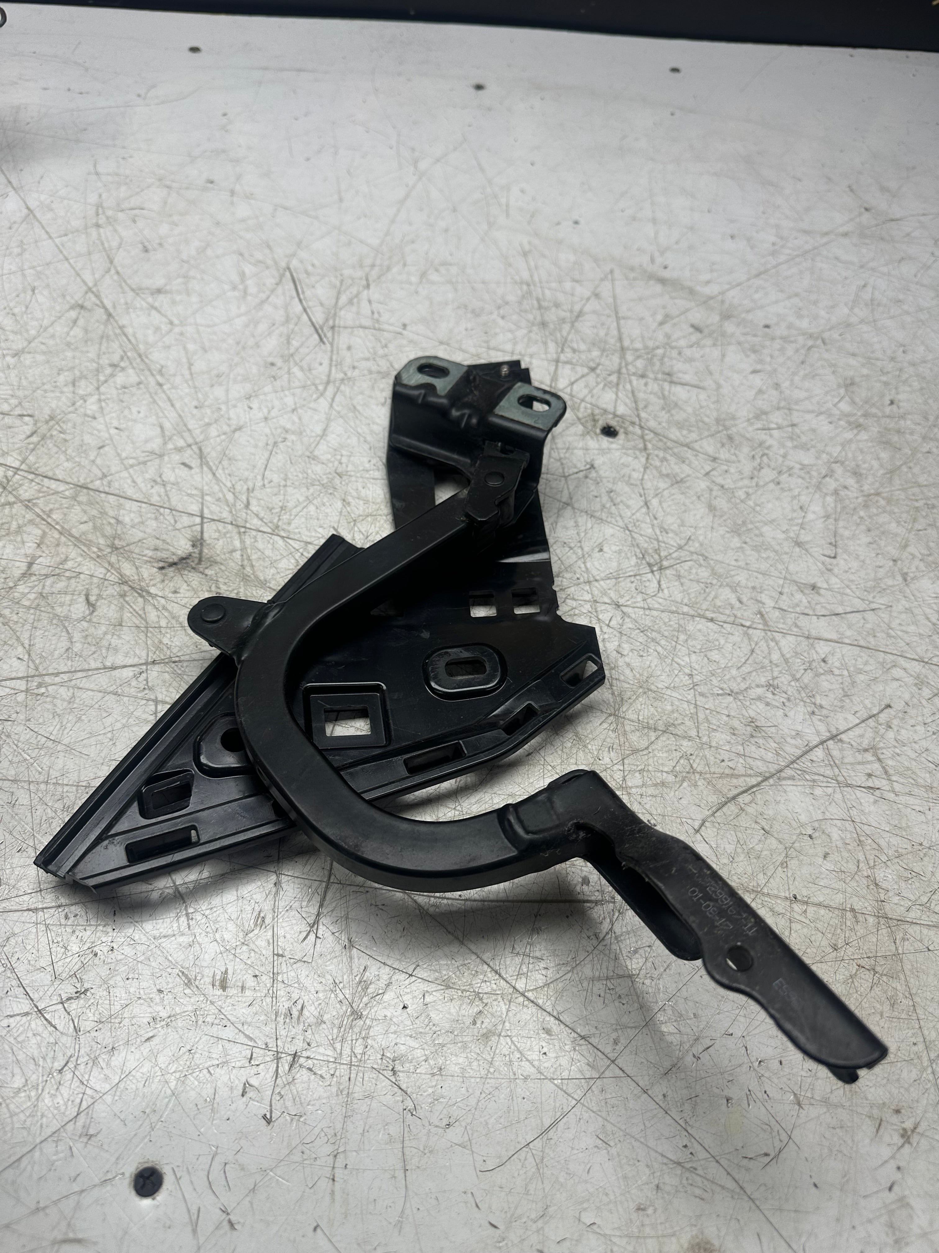 LEFT BOOT HINGE BMW I3 I01 LCI) (17-23) (75KW) MNV 5P/E 2017