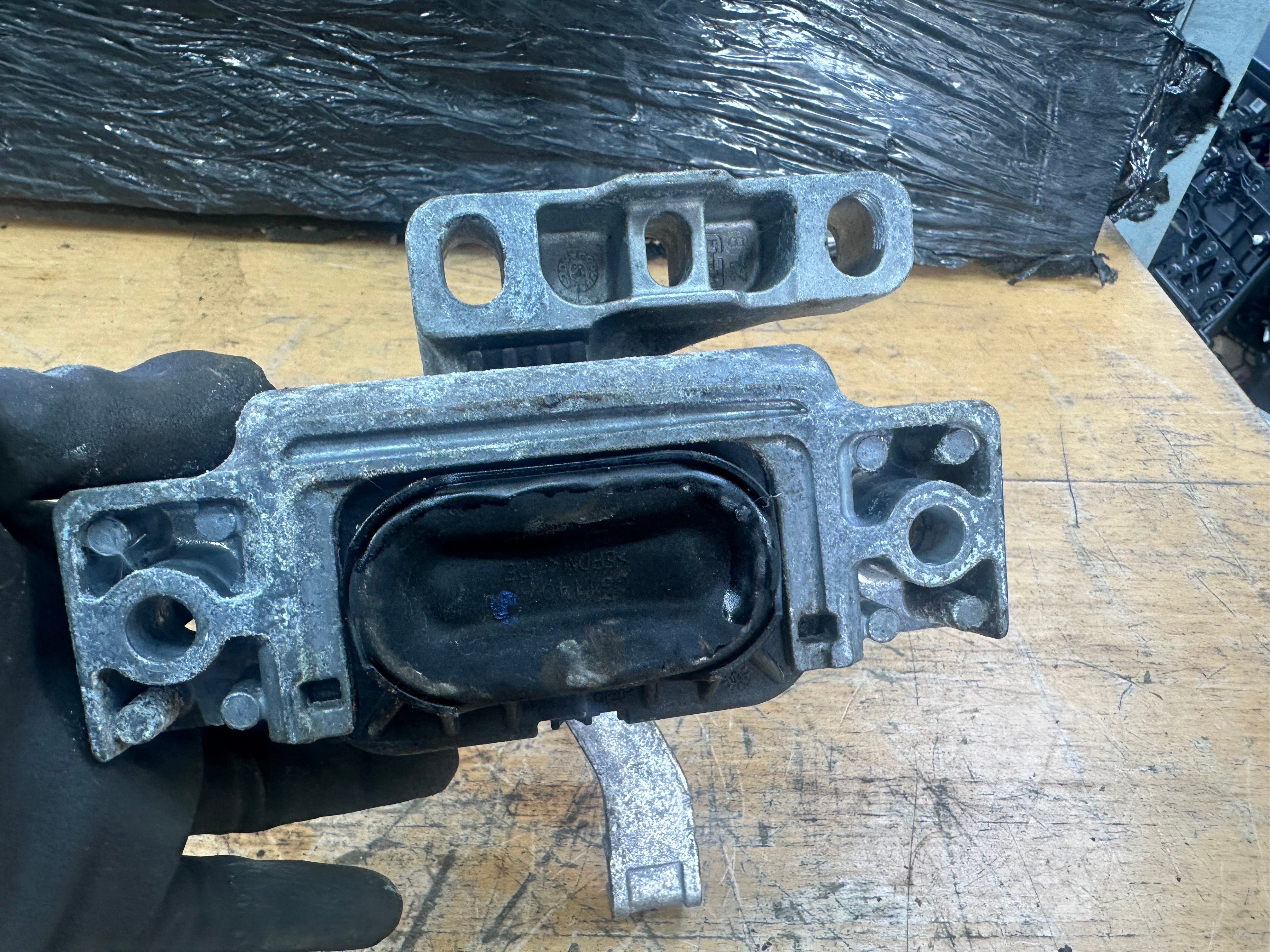 Audi A3 S line 2017 / VW Golf Mk7 2017 Right O/S Drivers Engine Mount (5Q0 199 262 BE)