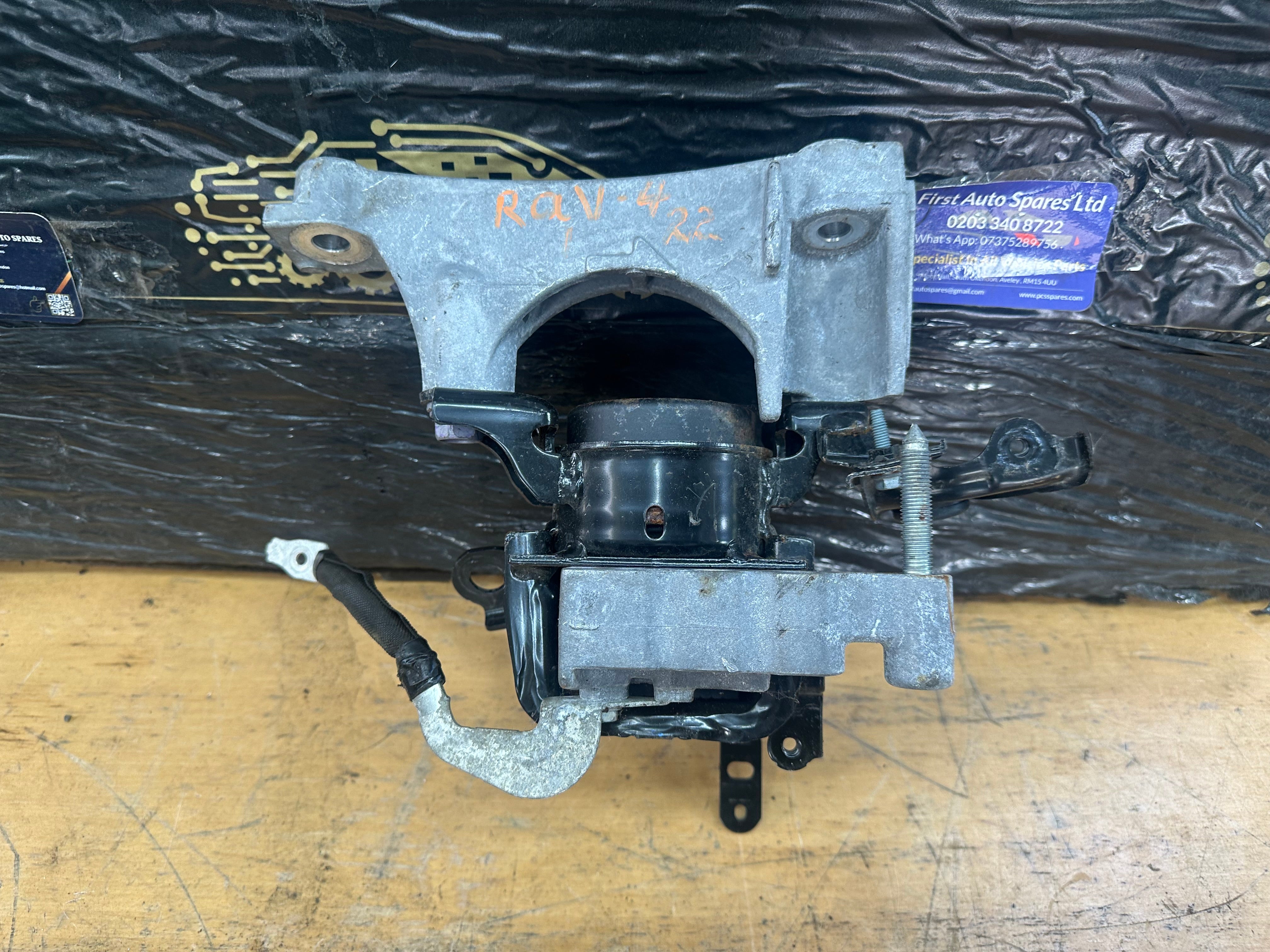 Toyota RAV4 (XA50) 2022 2.5 Hybrid Right Driver's Side Engine Mount (12305-25040)