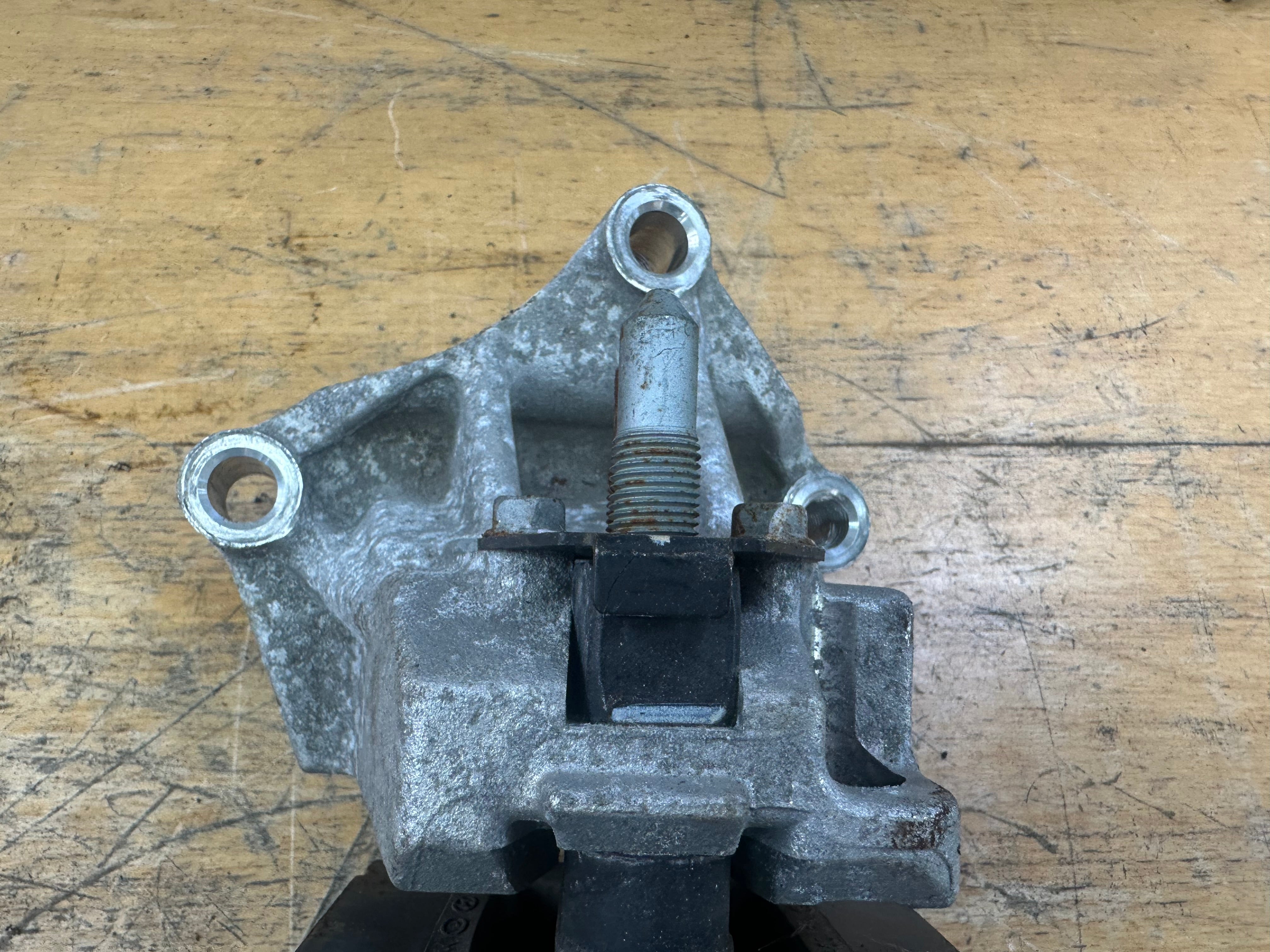 Hyundai i30 2016 & Kia Ceed 2017 Left Passenger Engine Mount 1.6 (21832-A5400)