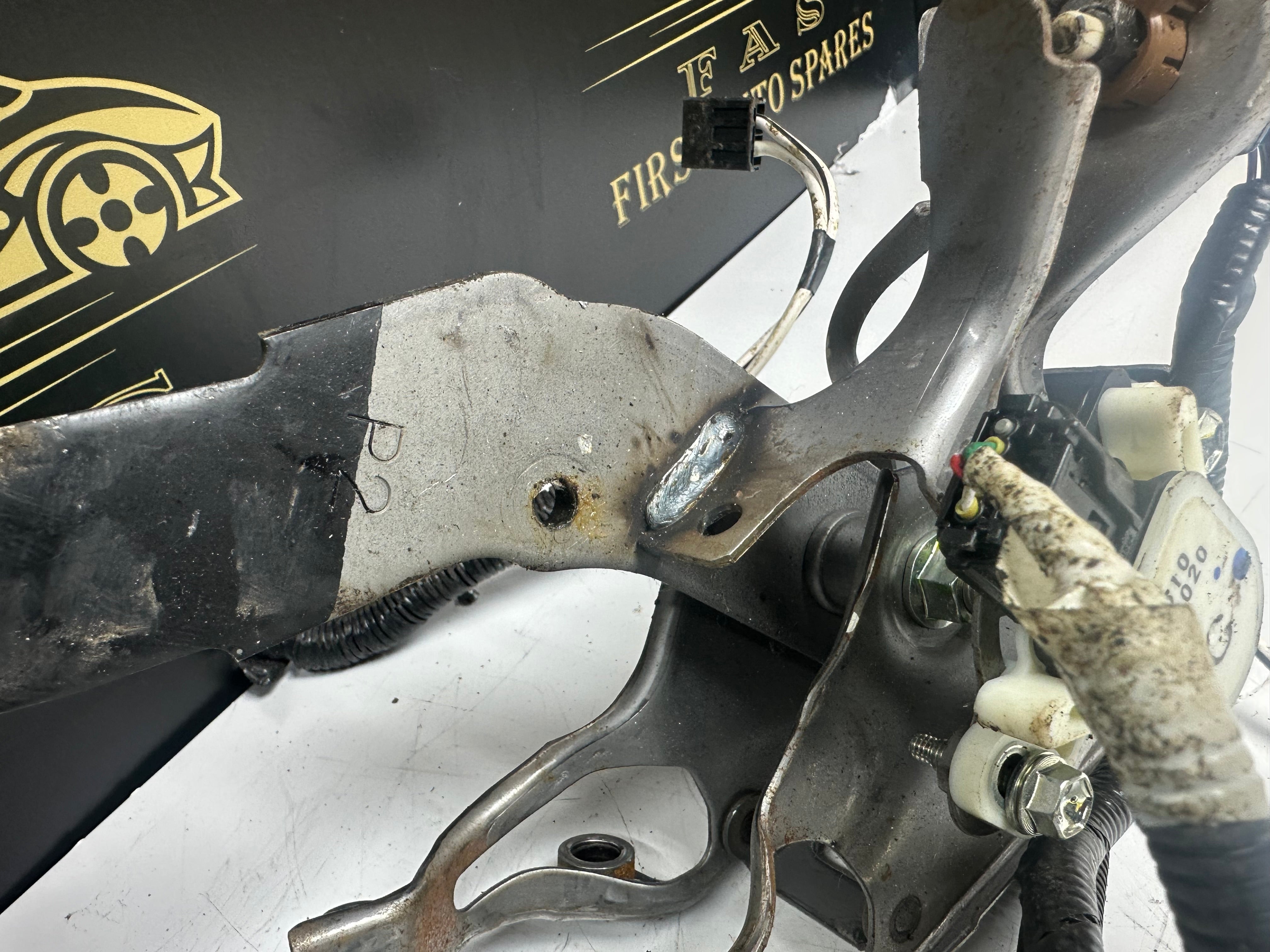 Toyota Yaris Hybrid Brake Pedal (89510-33020) (47121-52010)