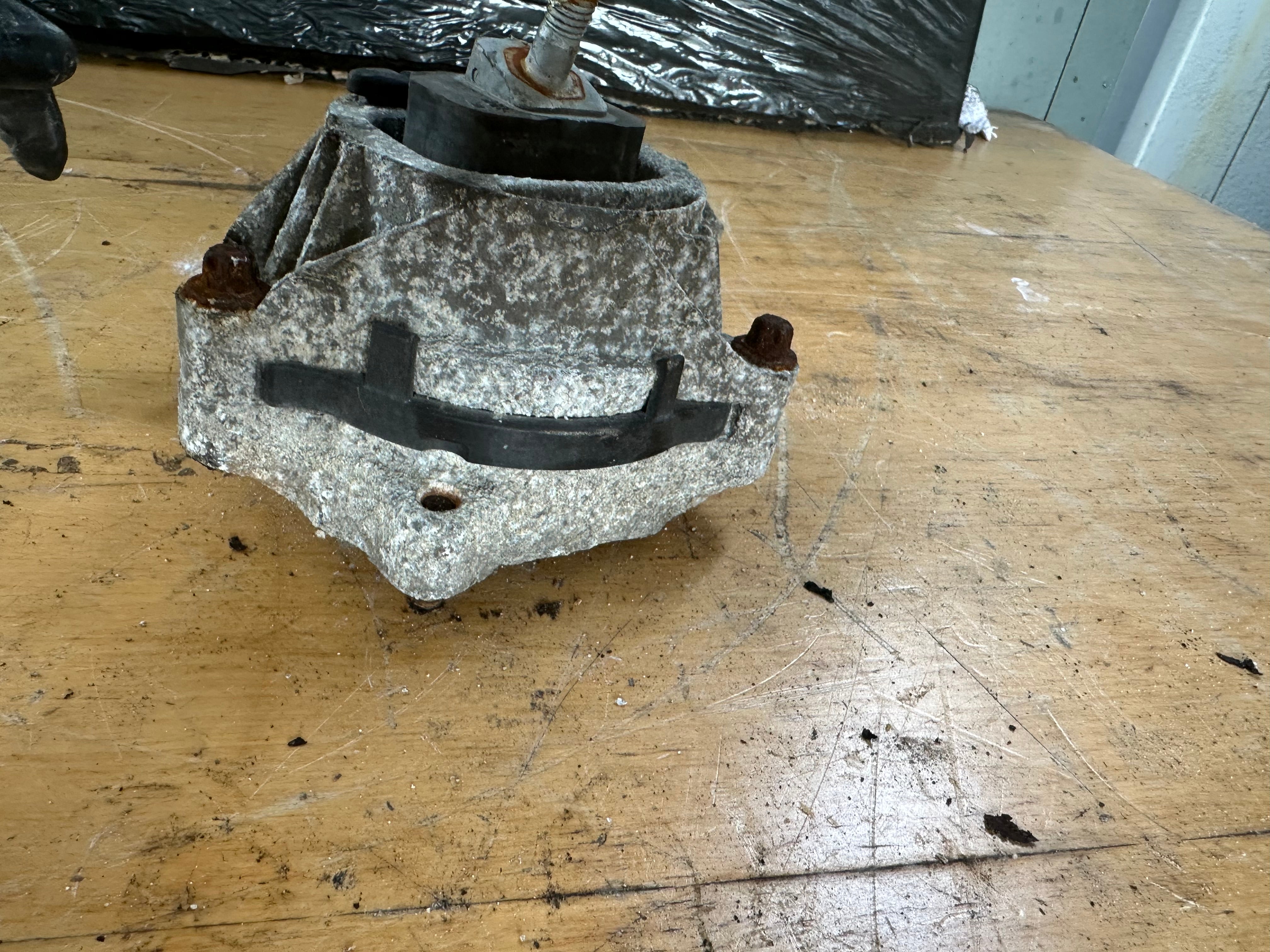 BMW 1, 3, 4 Series Left Engine Mount (6859411-01)