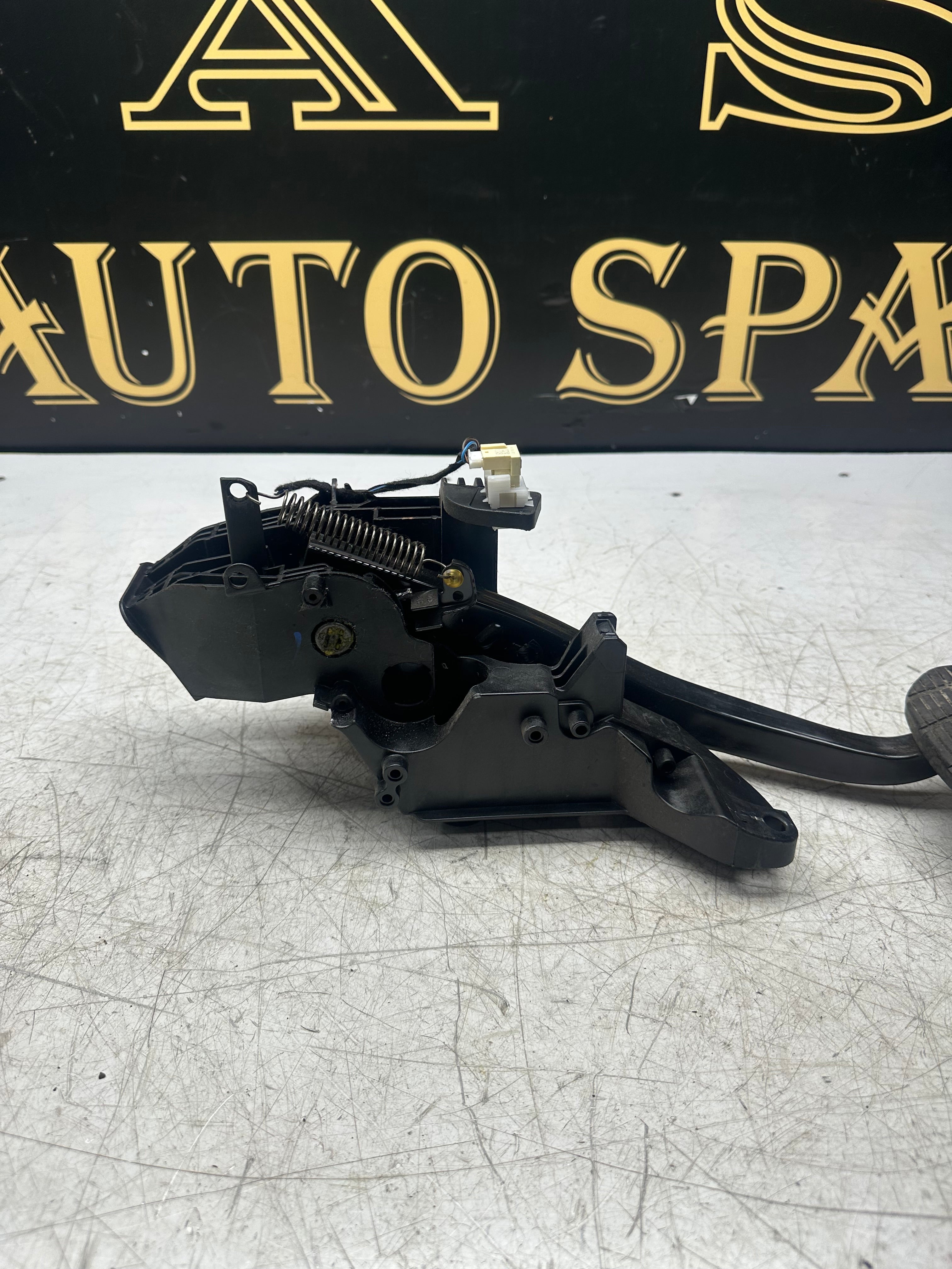 BMW X1 / 2 Series F45 F46 F48 Brake Pedal 6856600 / 6860677 – 2014–2022