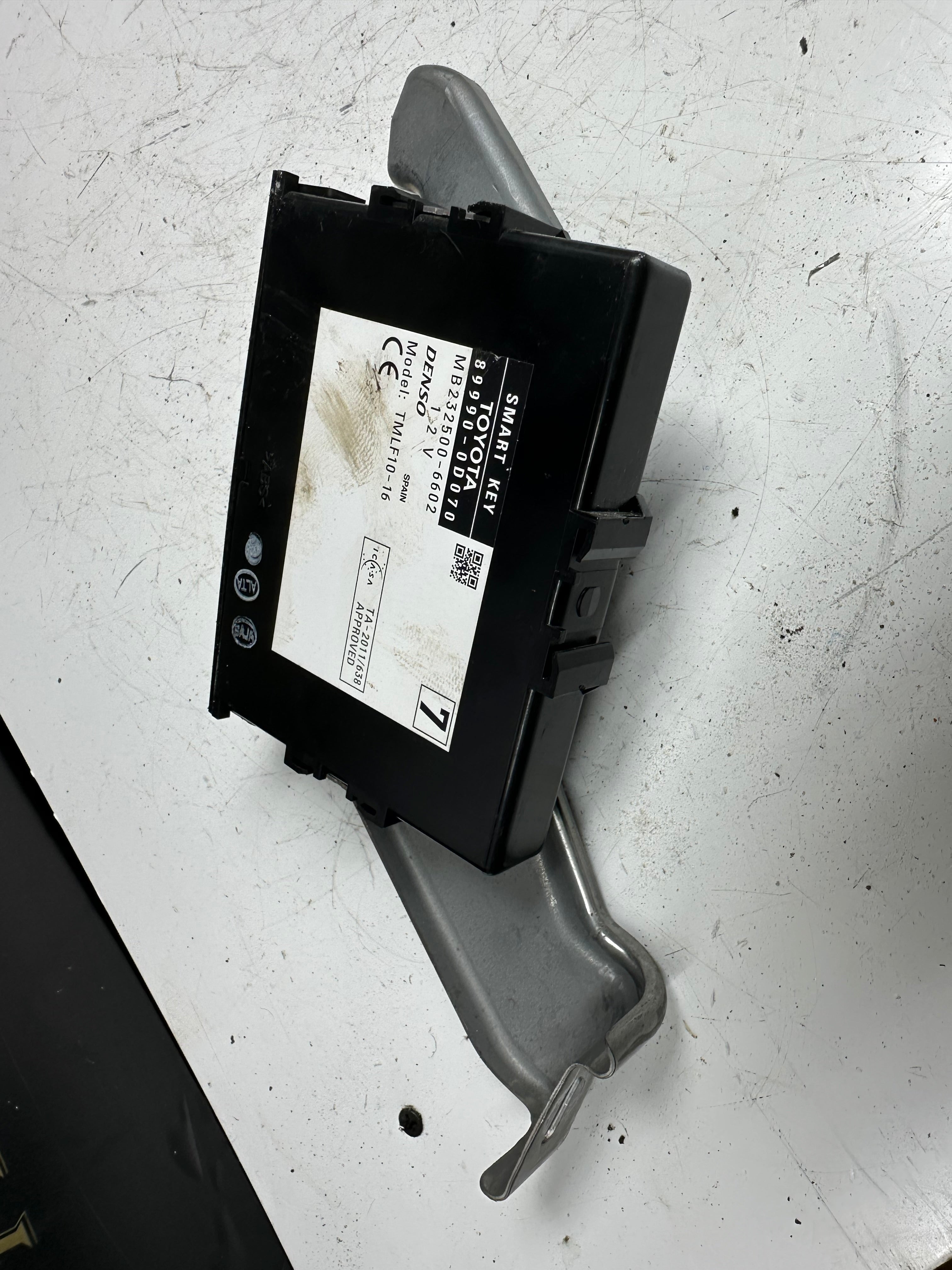 Toyota Yaris Hybrid HEV XP130 Smart Key Control Module (89990-0D070) (MB232500-6602)
