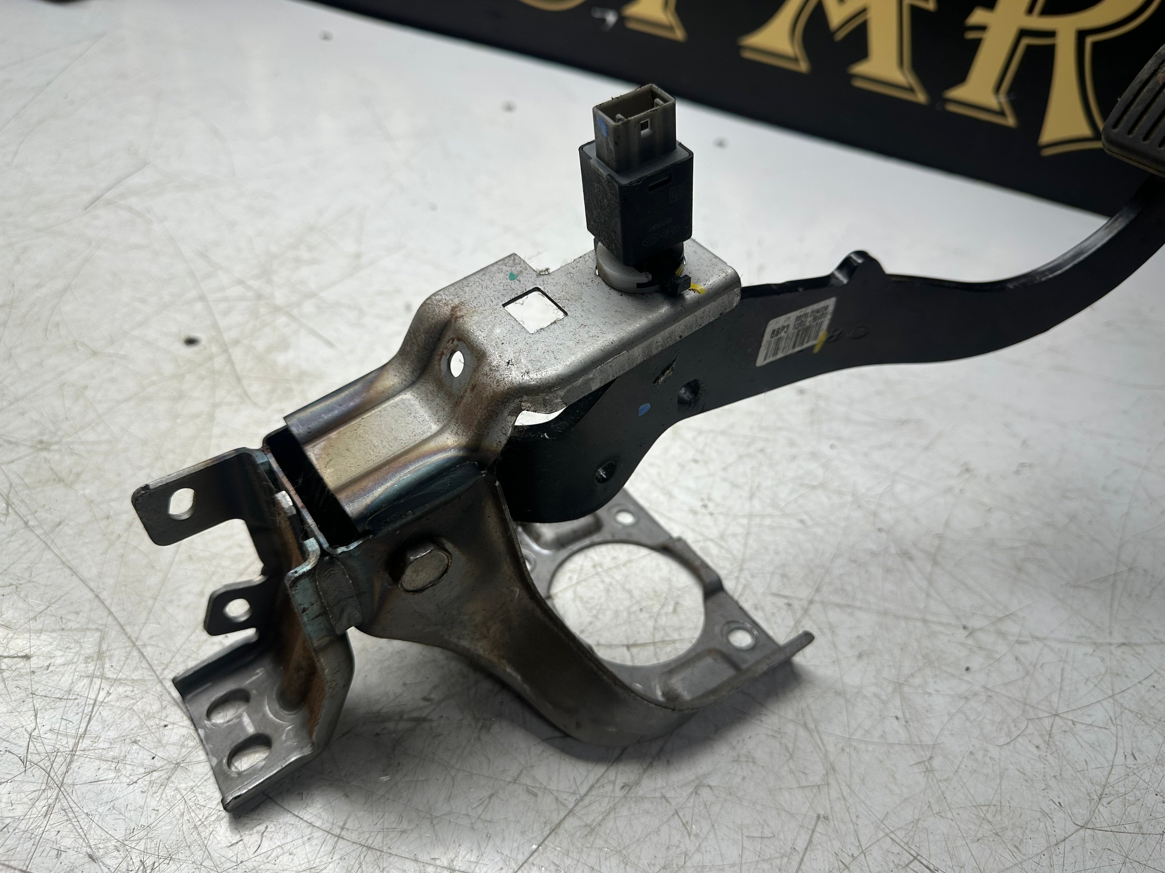 Hyundai i10 2014–2021 Brake Pedal Box 4 Pin (32800-B9900)