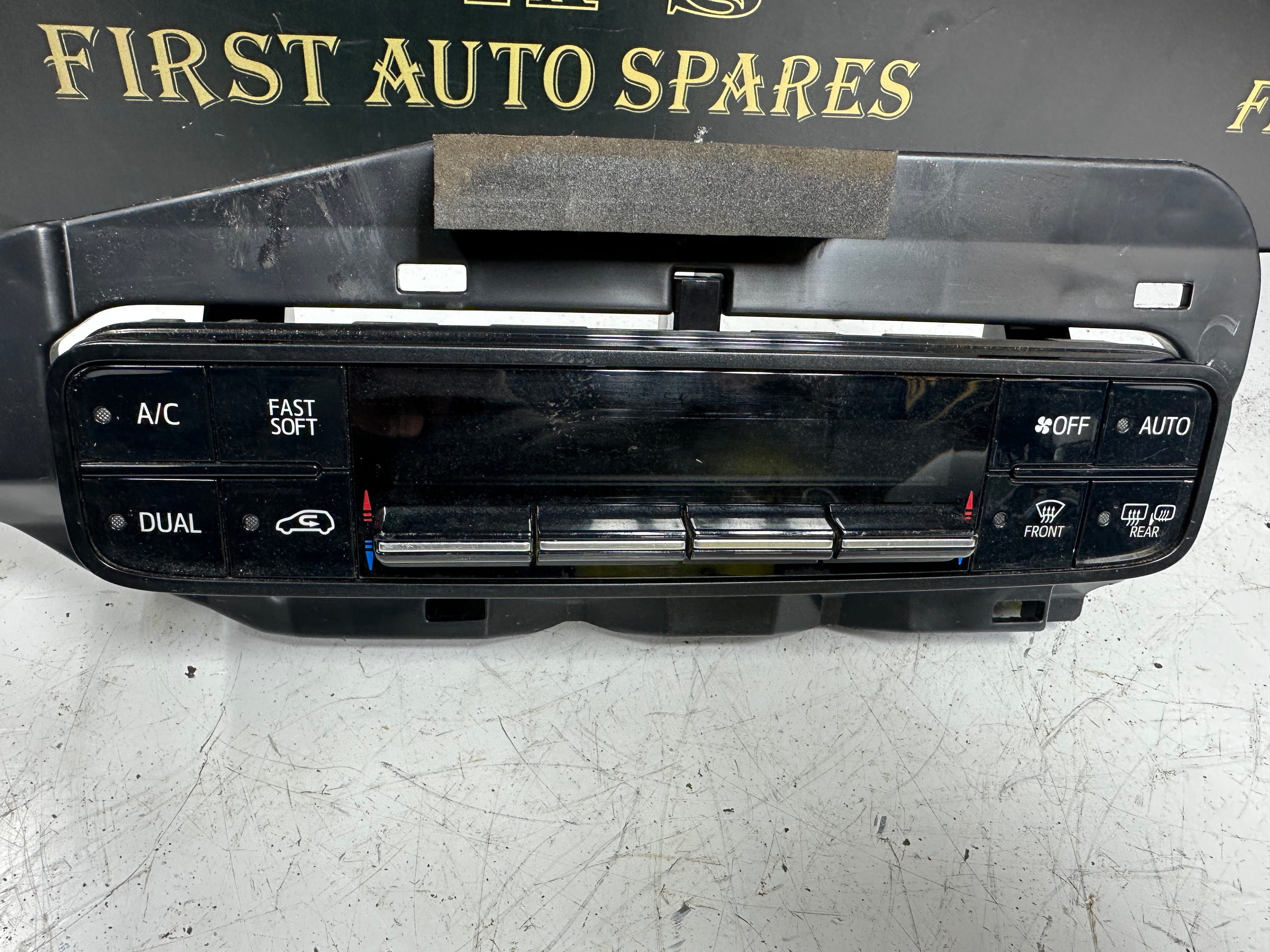 Toyota Auris Heater Control Panel (55468-02040) (75H695)