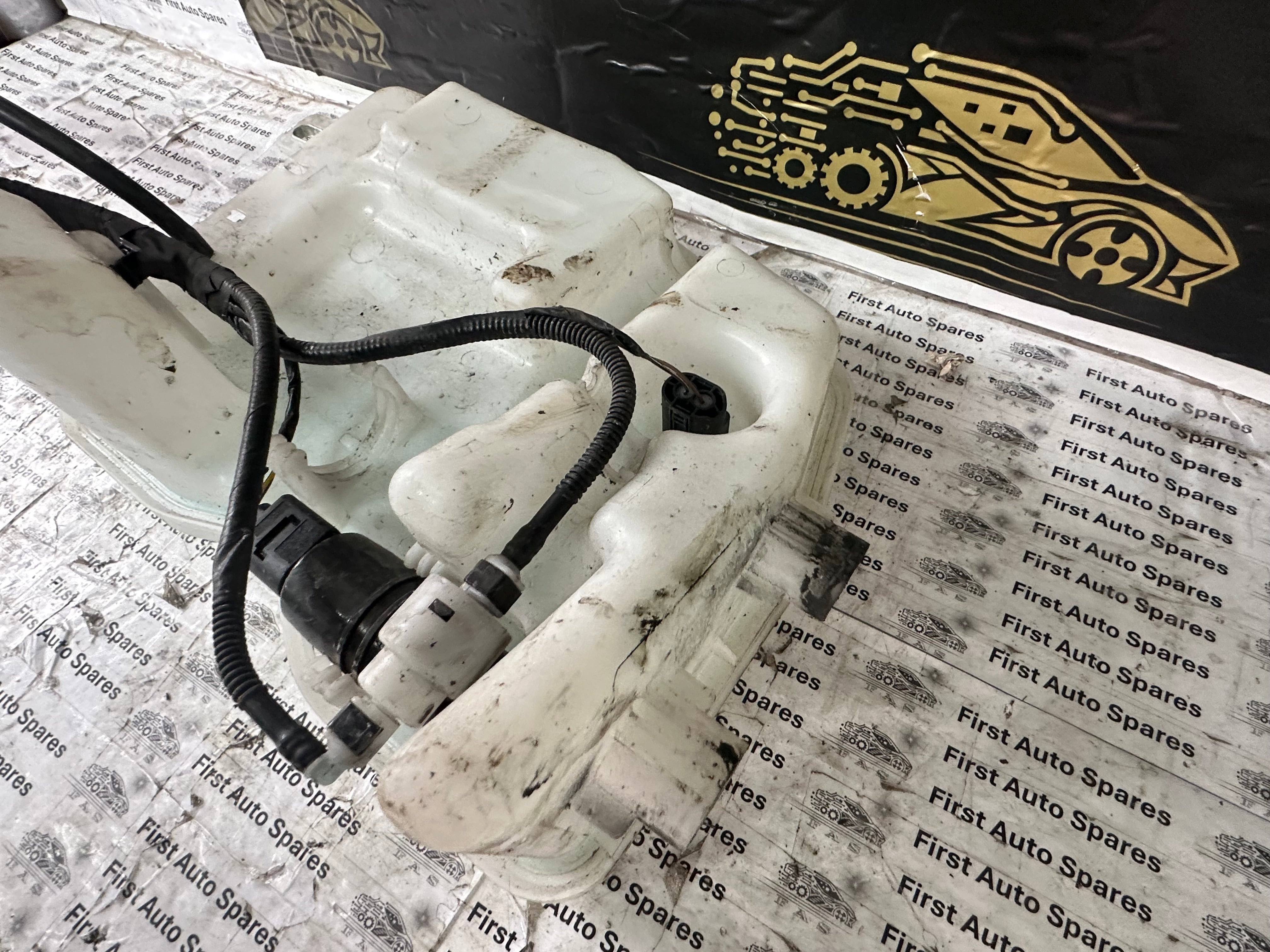 BMW X1 X2 Series F48 F39 Windscreen Washer Bottle Tank (7331418) (7331418-11)