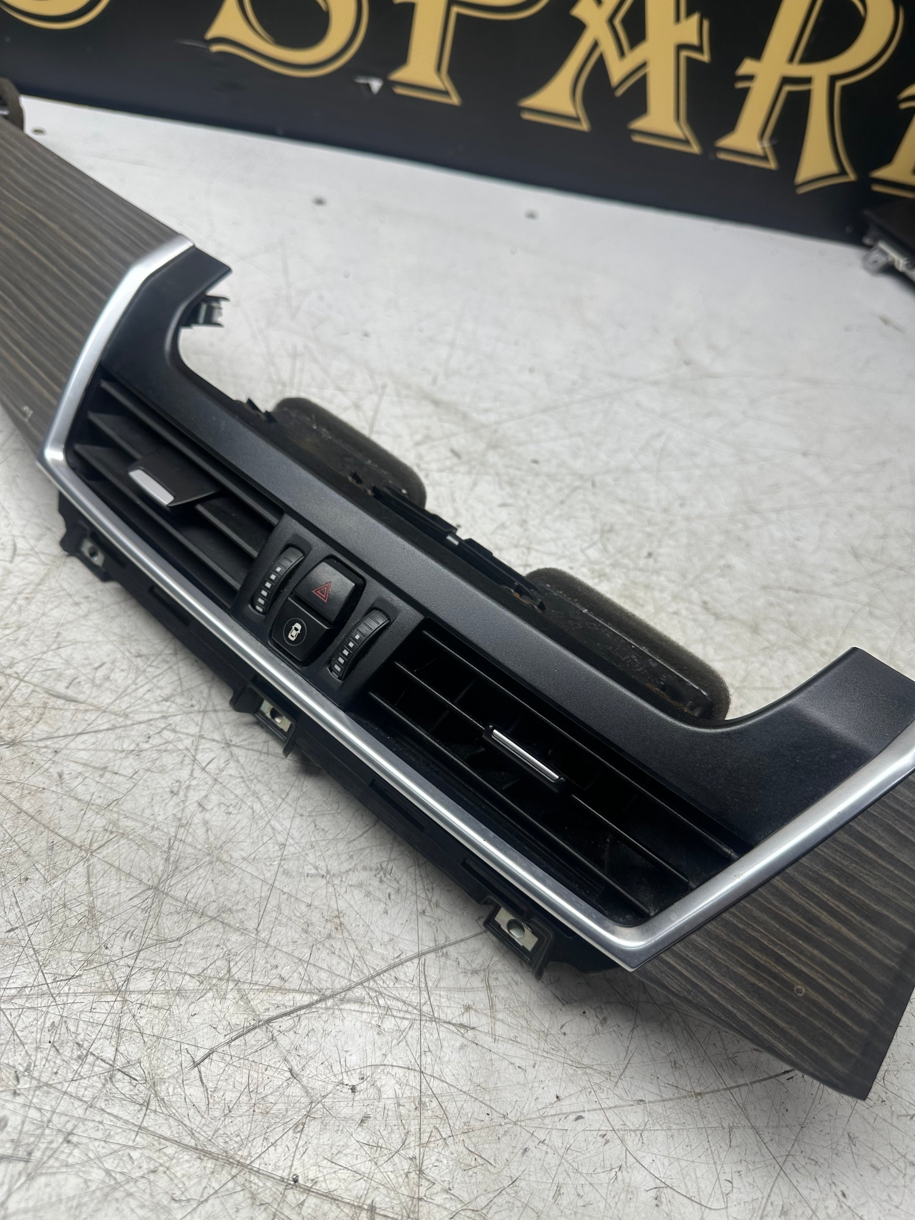 BMW 2 Series Gran Tourer F46 Dashboard Interior Cover Trim / Air Vents (2015–2021)(9287289)