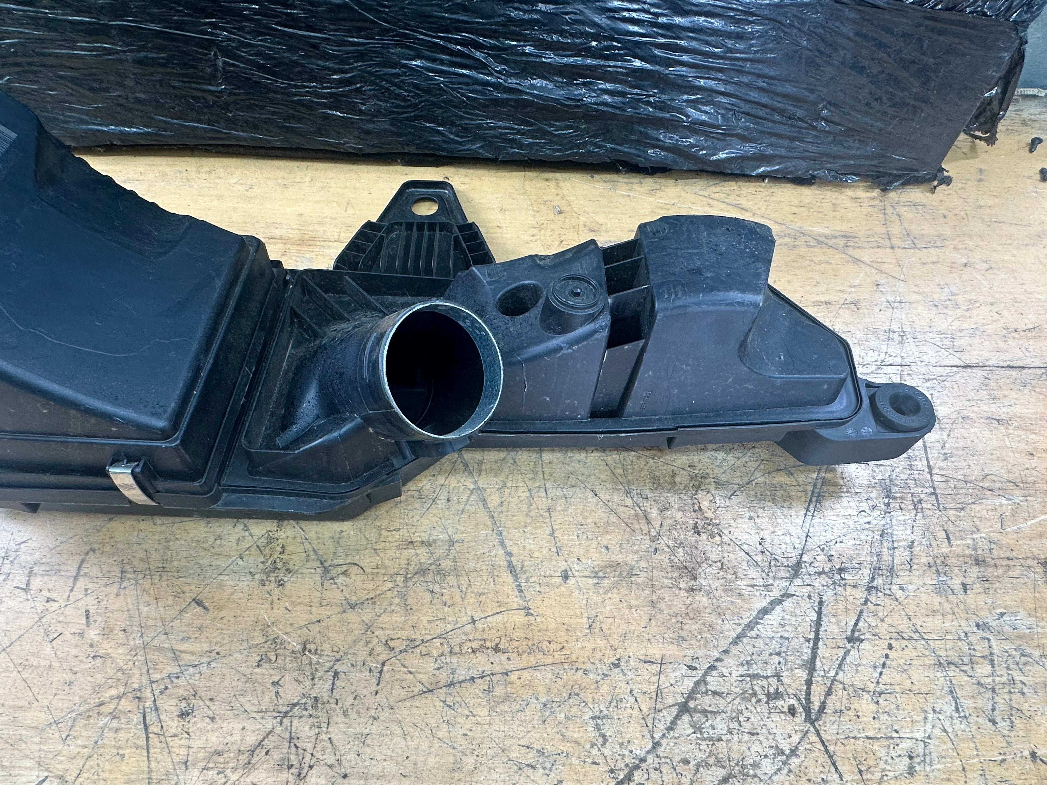 BMW 1 Series F20 2014 Diesel Air Filter Box (107378-10)
