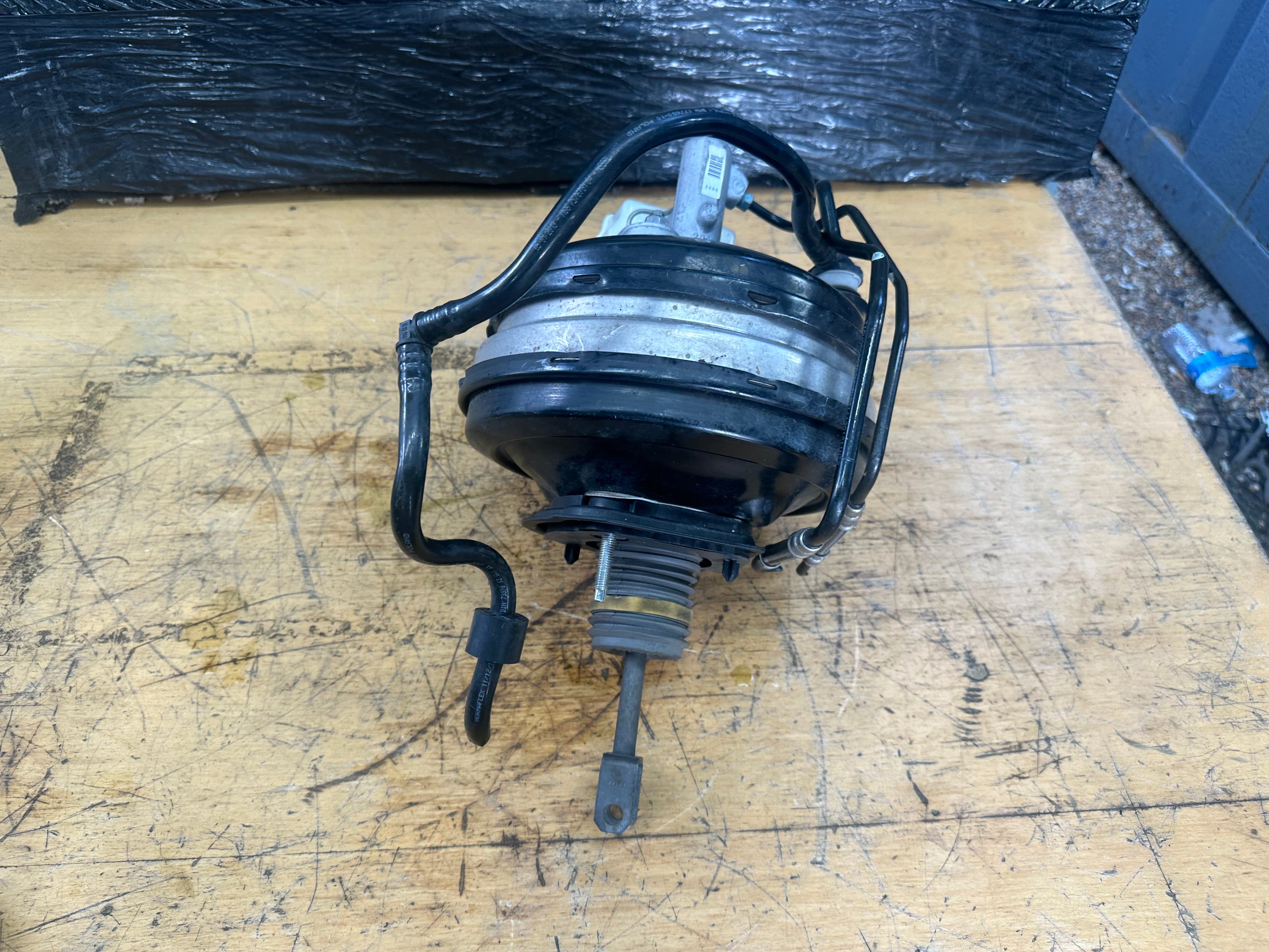 BMW 5 Series F10 2016 Brake Servo and Master Cylinder (296796726 03)