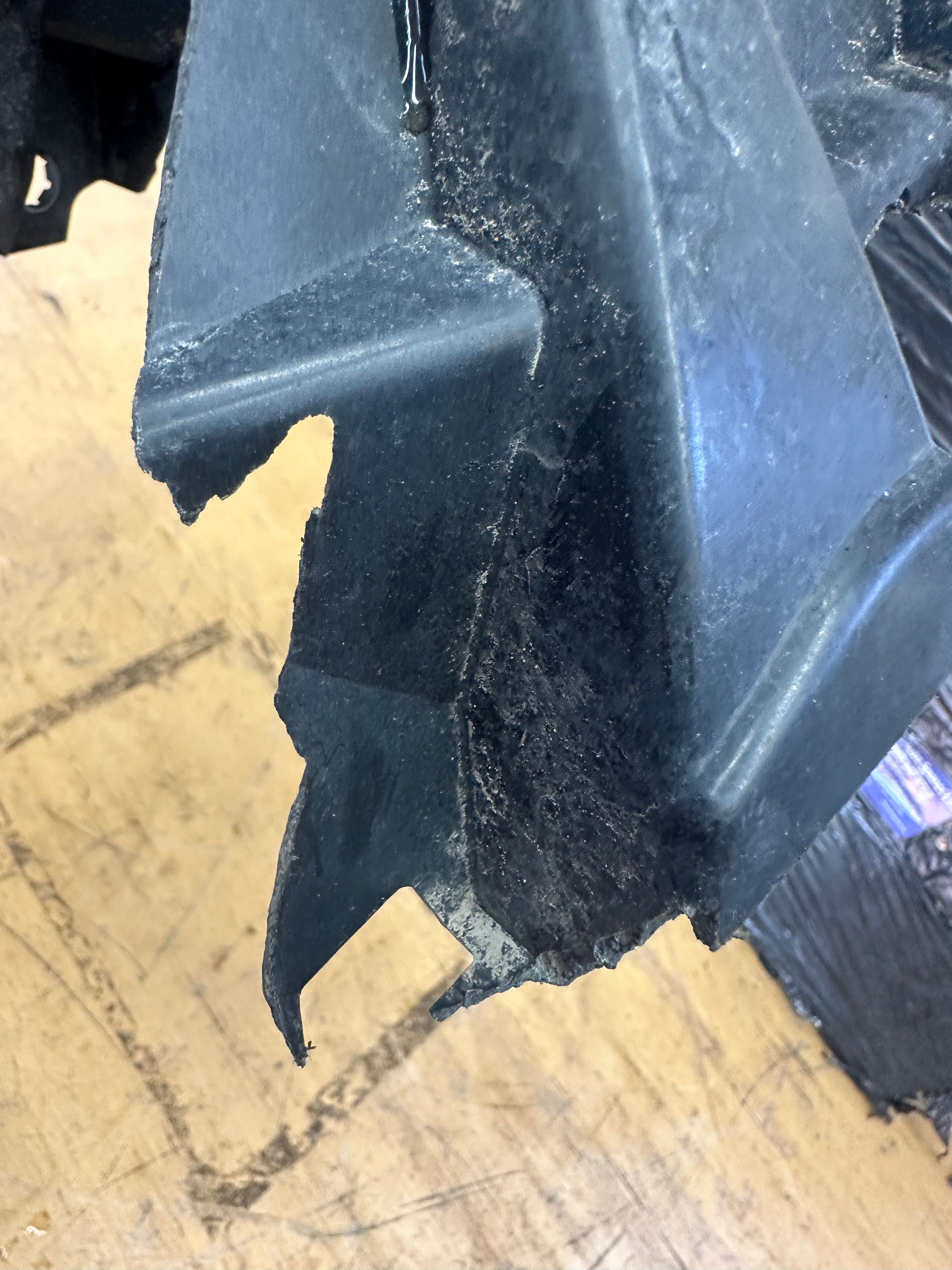 BMW X5 X6 F15 F16 2015–2018 Right Driver's Front Fender Bracket O/S (7294544)