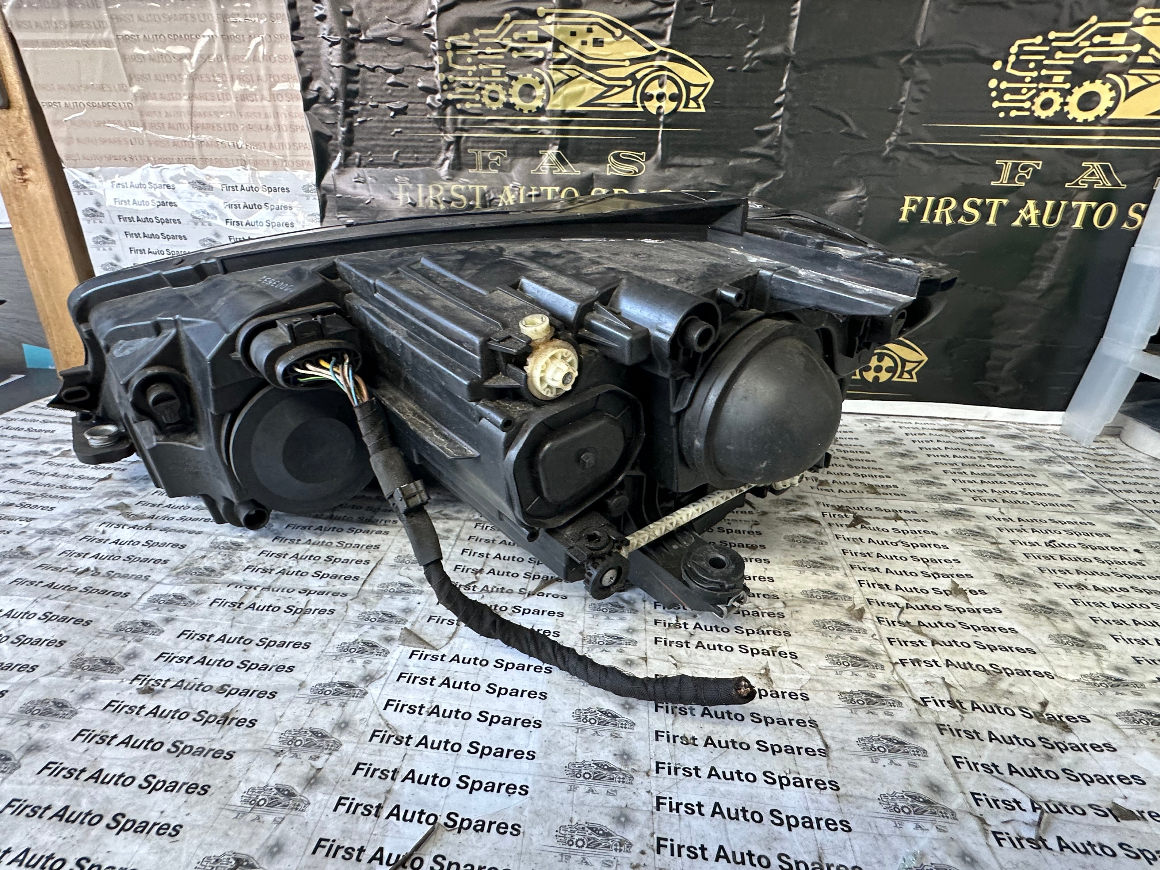 Volkswagen Golf MK7.5 (2013–2017) Right O/S Driver’s Halogen Headlight