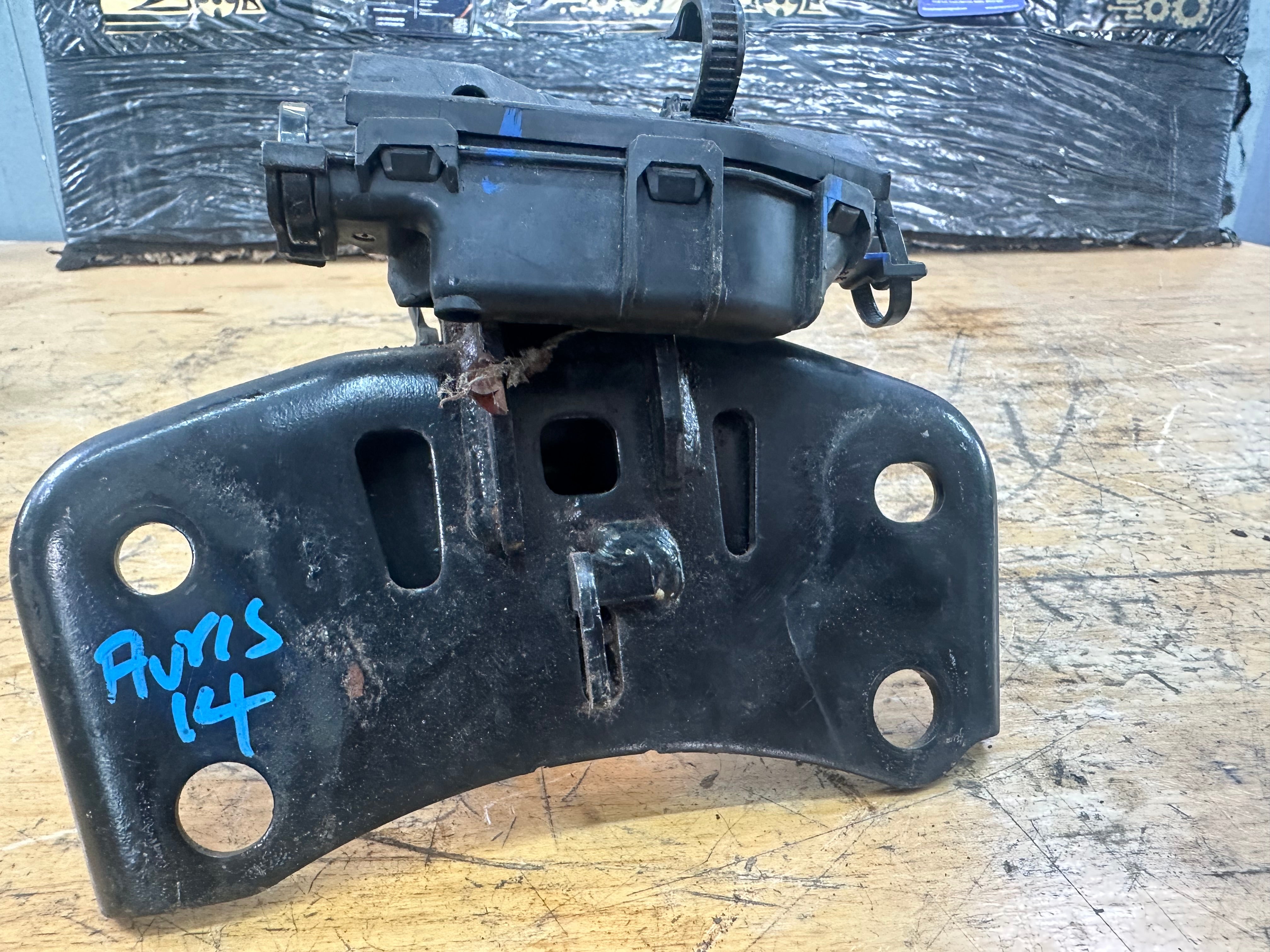 Toyota Auris 2014 Engine Mounting Left Front Hybrid Engine Mount