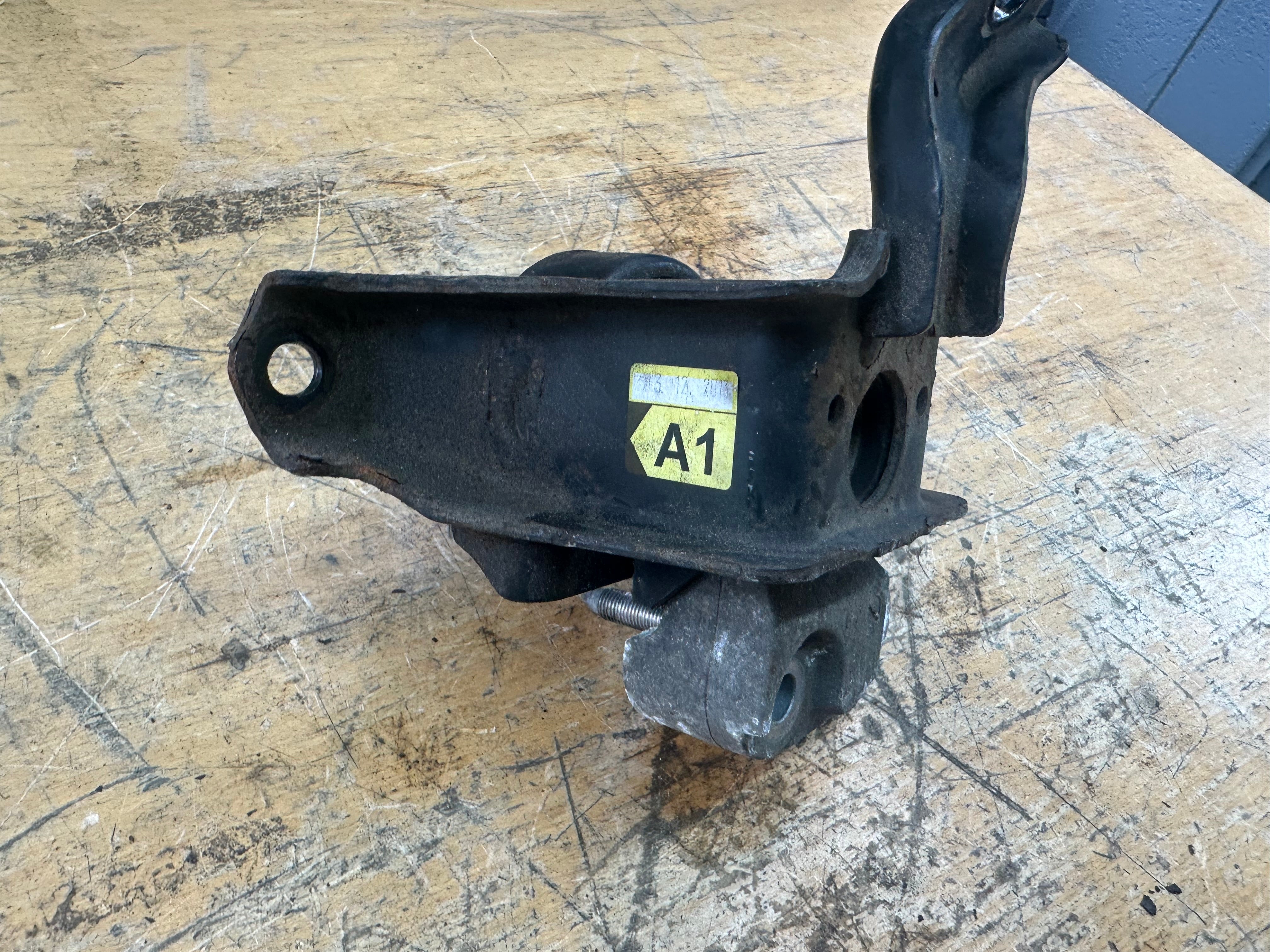 Toyota Yaris 2013 Driver’s O/S Right Side Engine Mount