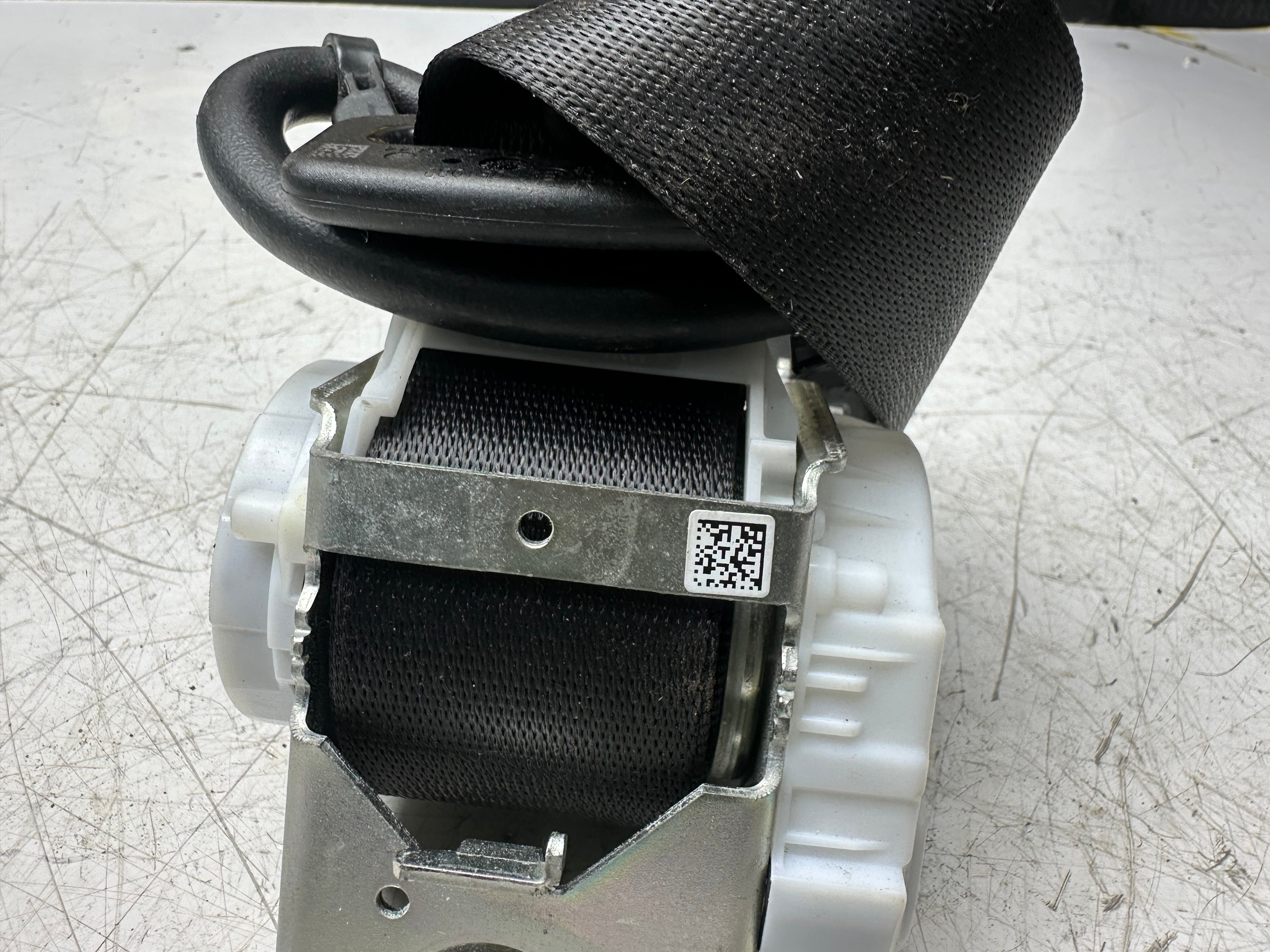 BMW i3 I01 2018-22 LCI Seat Belt Driver Rear Right Side Black (34128955D)