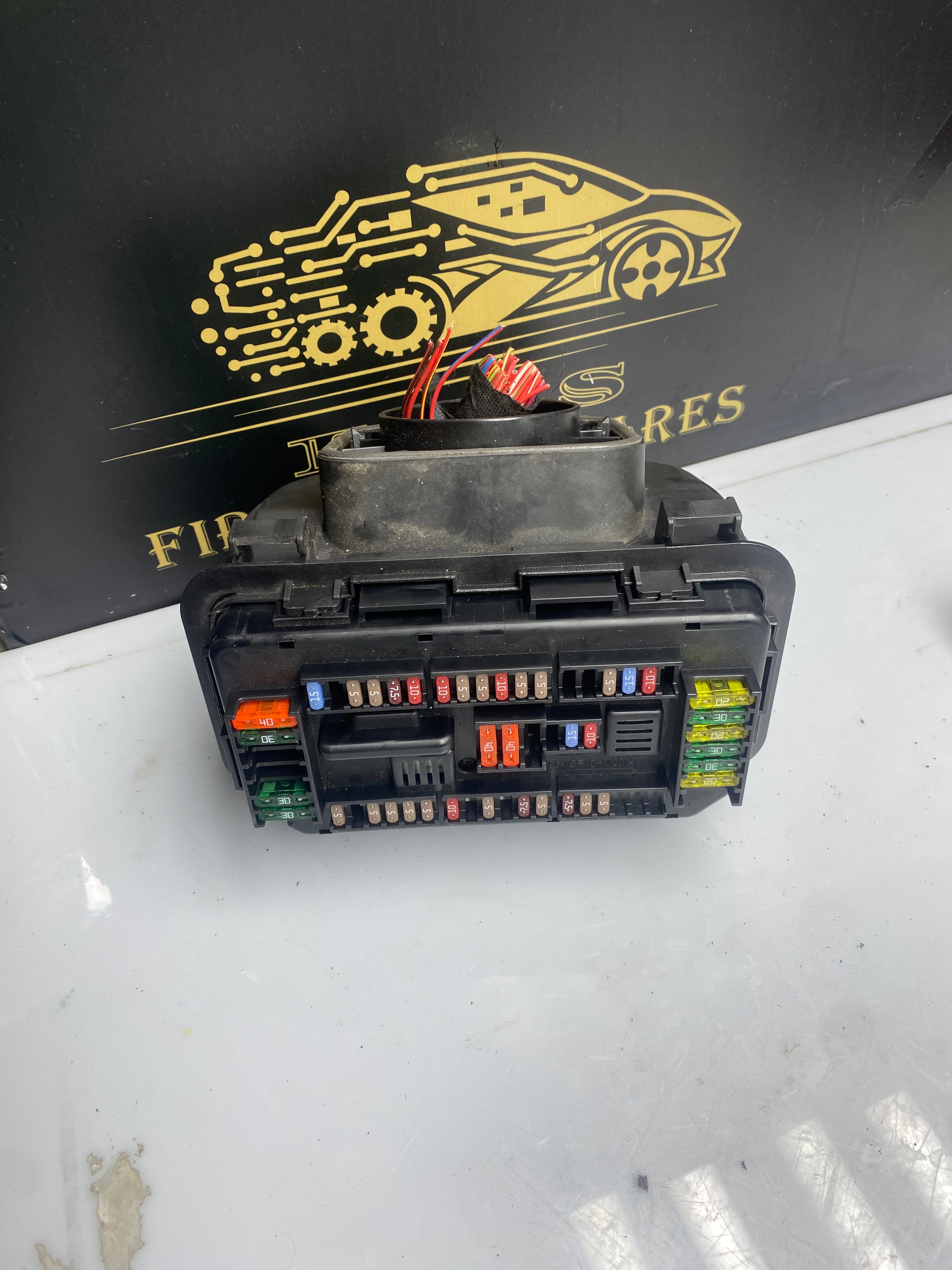 BMW 1/2/3/4 Series F20 F21 F22 F23 F30 F31 F32 F33 F36 Fuse Box 2016 (9224872)